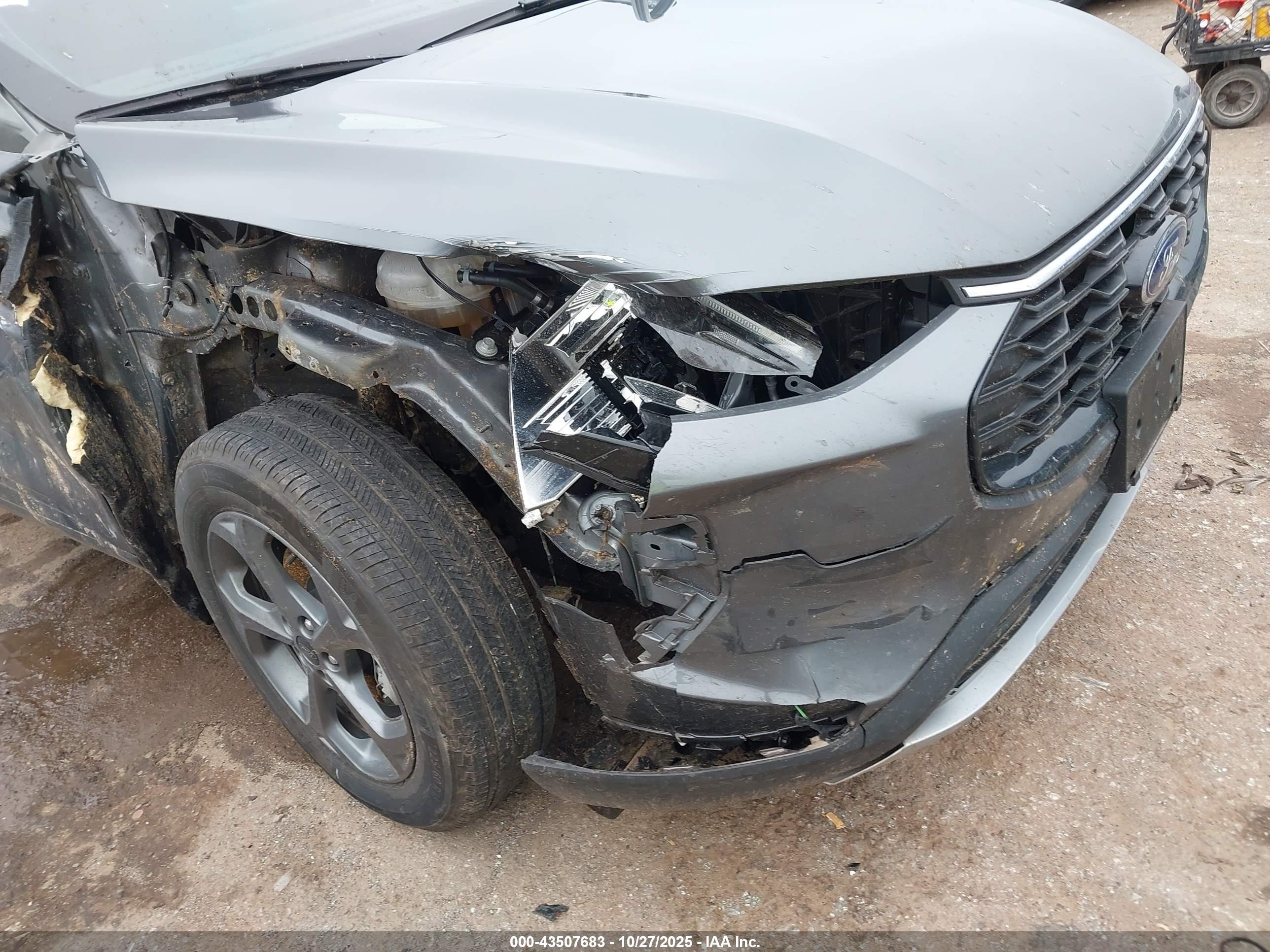FORD ESCAPE image 6