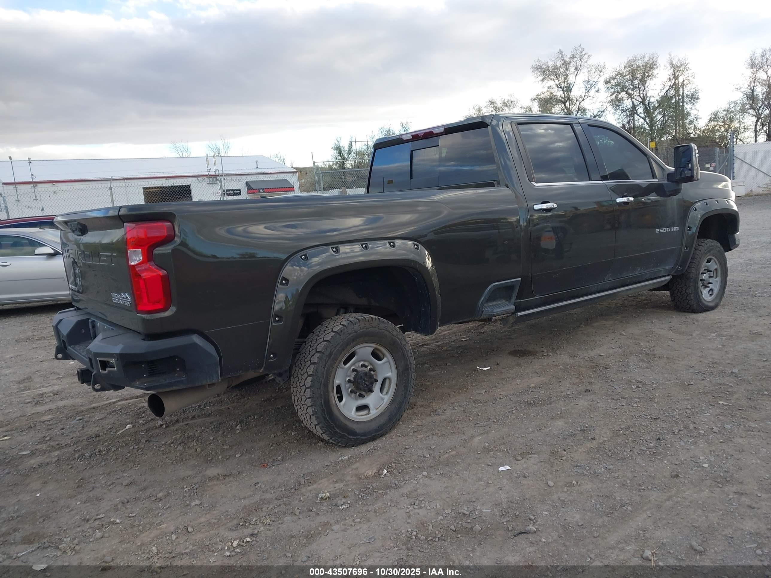 CHEVROLET SILVERADO image 4