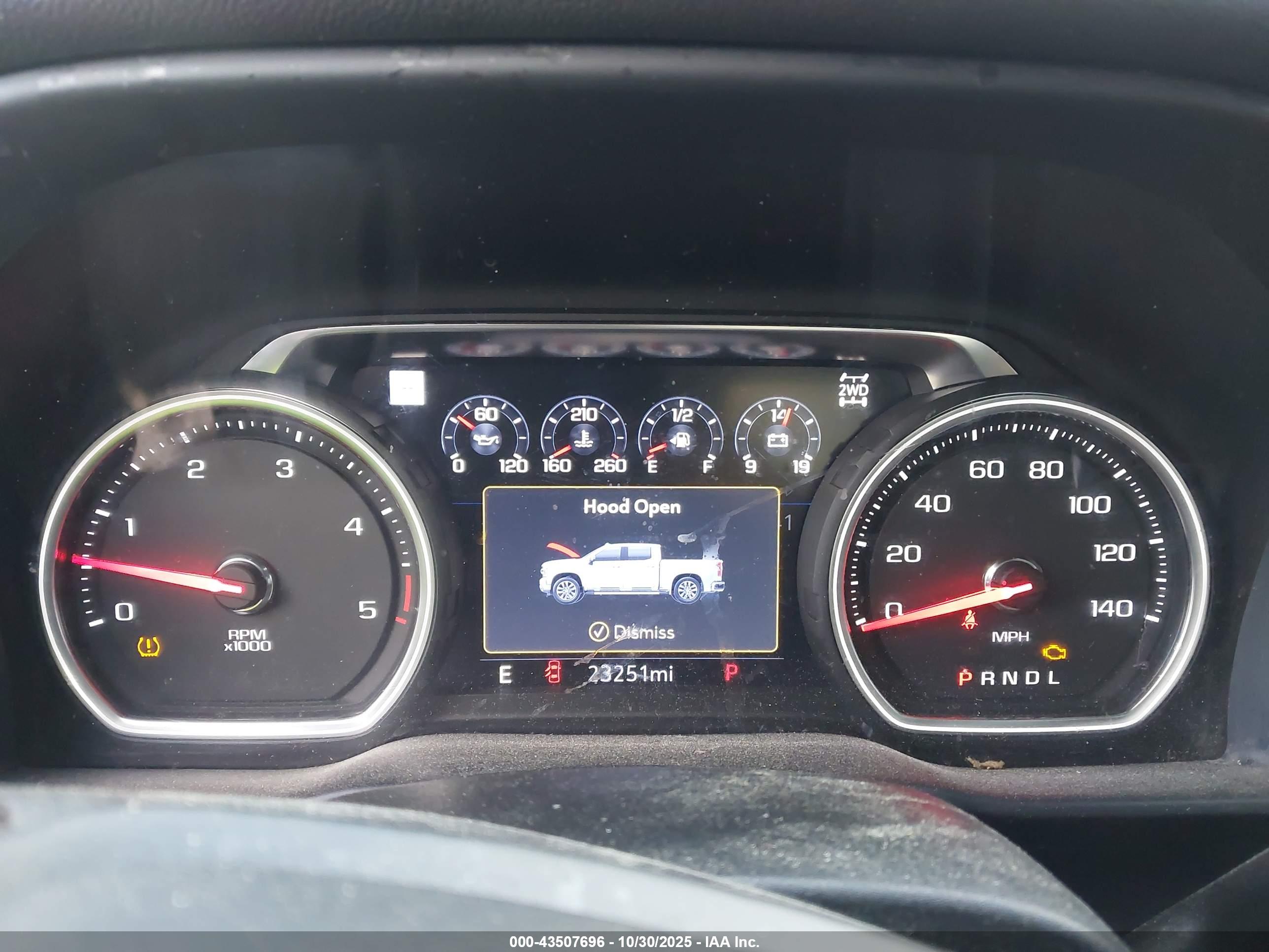 CHEVROLET SILVERADO image 6