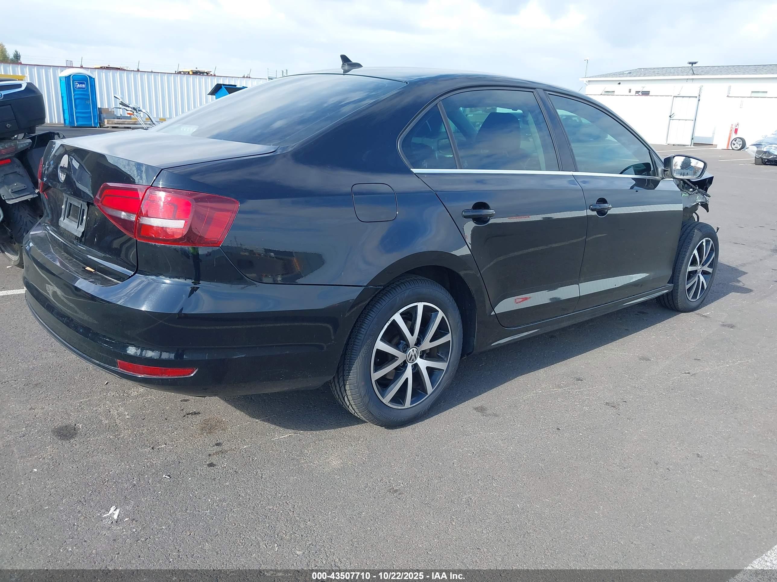 VOLKSWAGEN JETTA image 4