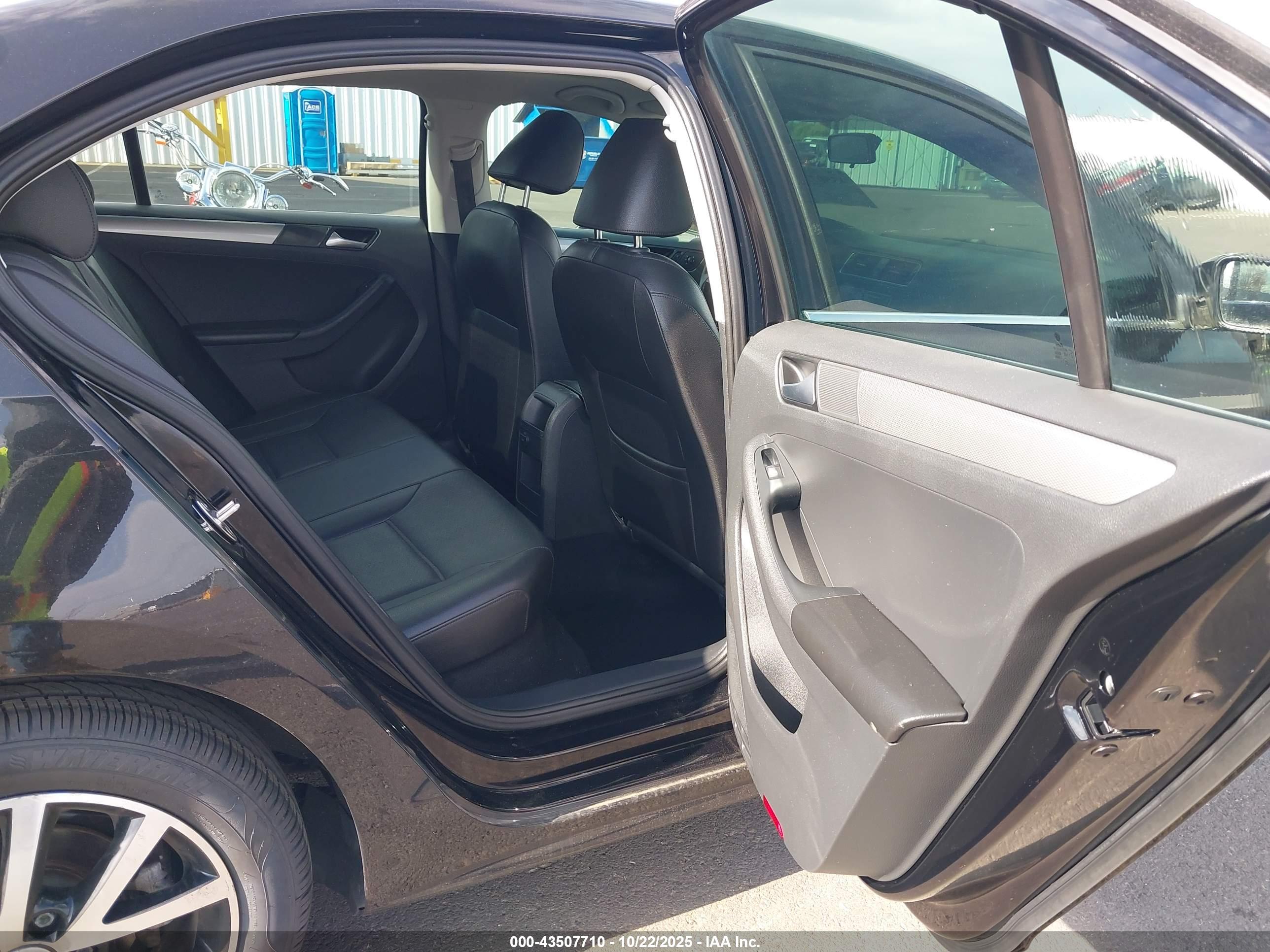 VOLKSWAGEN JETTA image 8