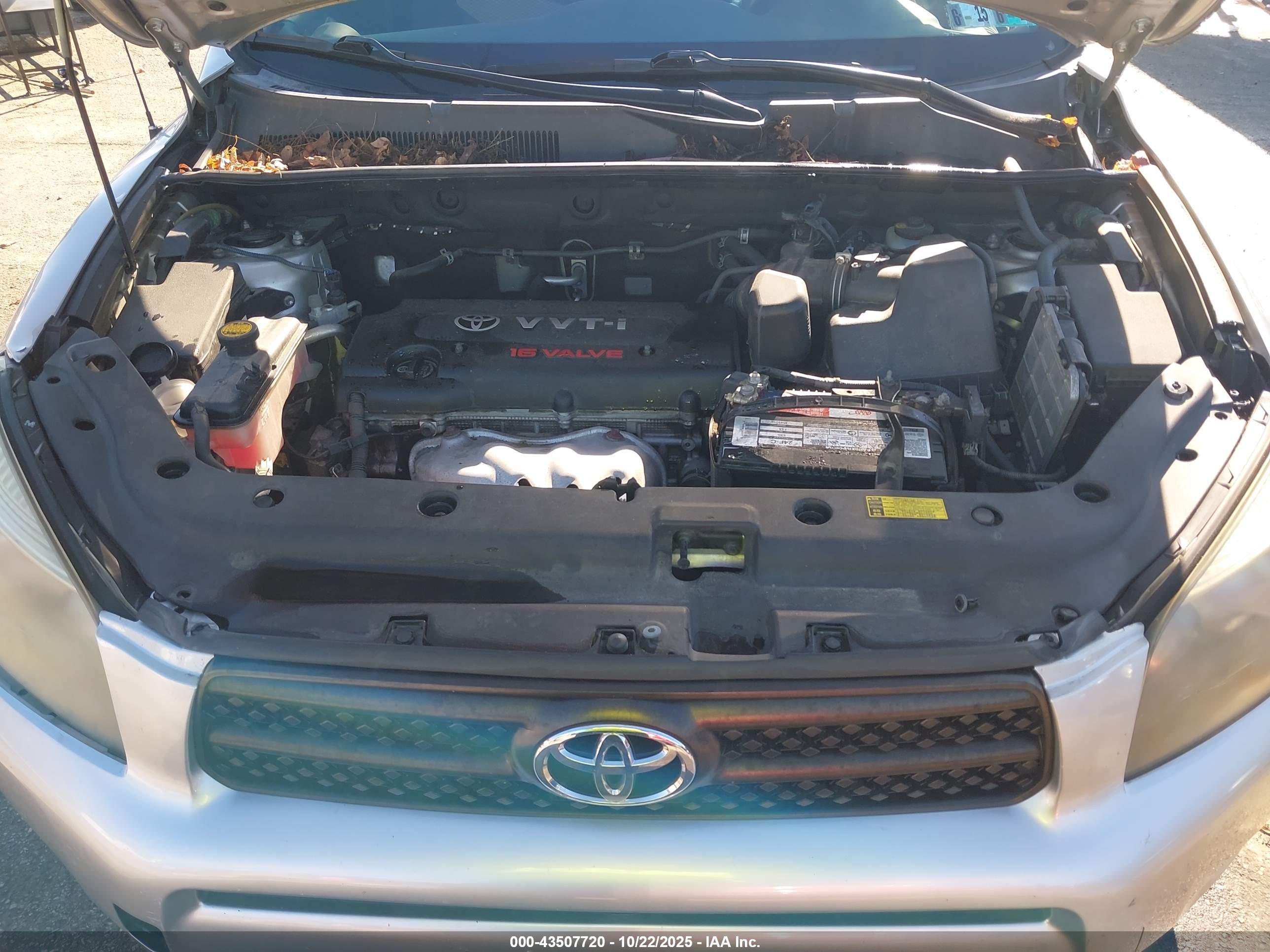 TOYOTA RAV4 image 10