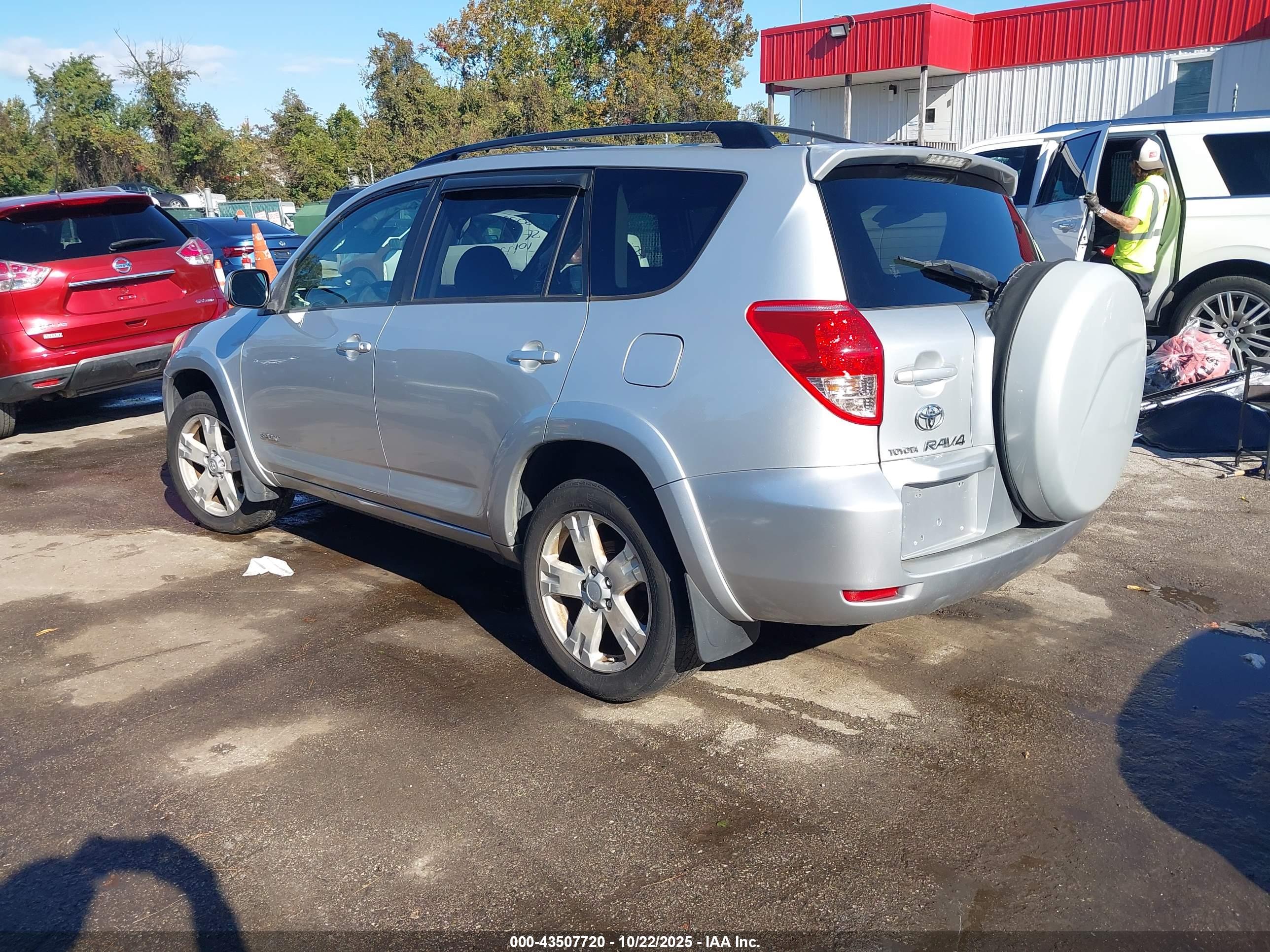 TOYOTA RAV4 image 3