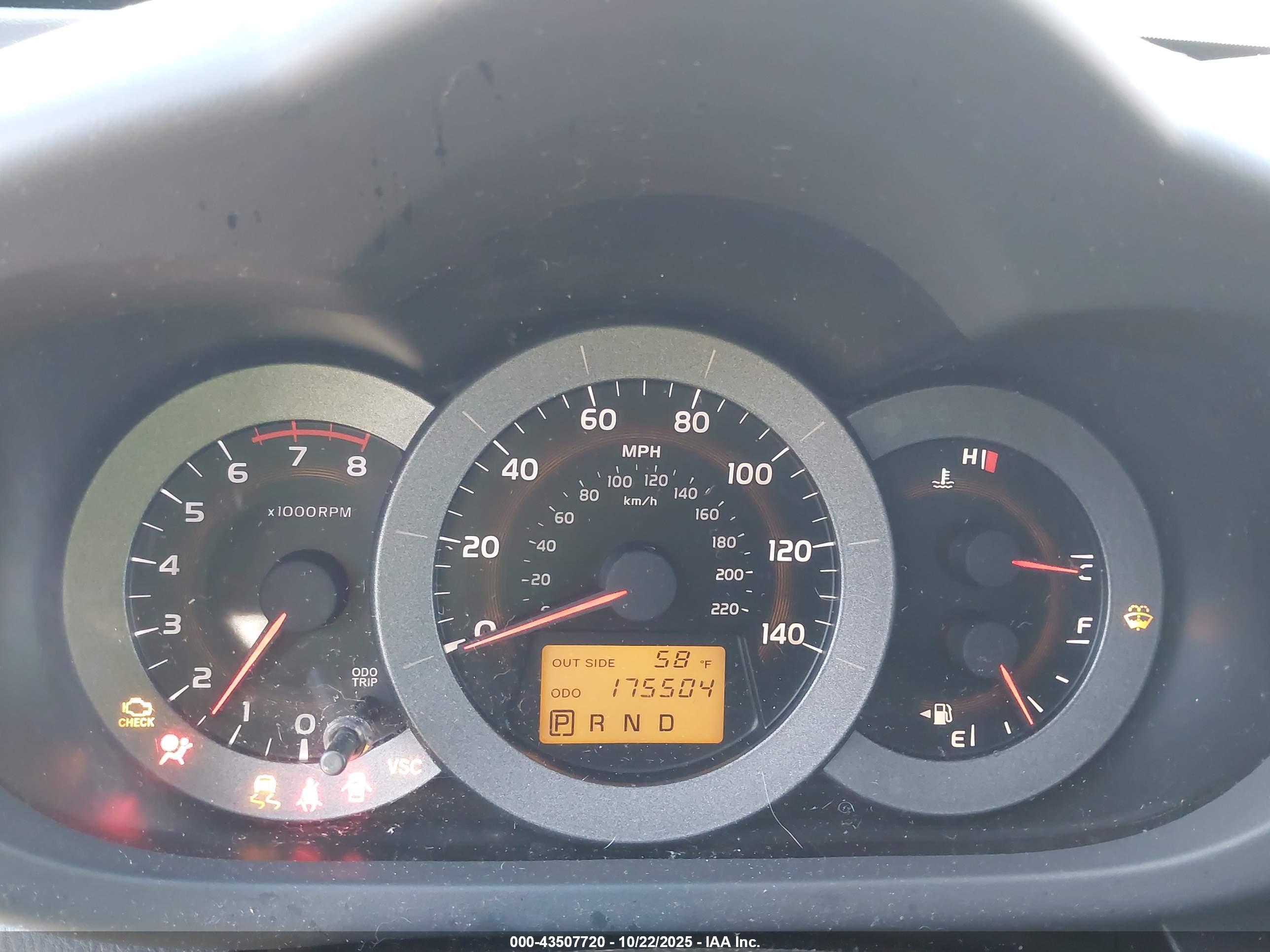 TOYOTA RAV4 image 7