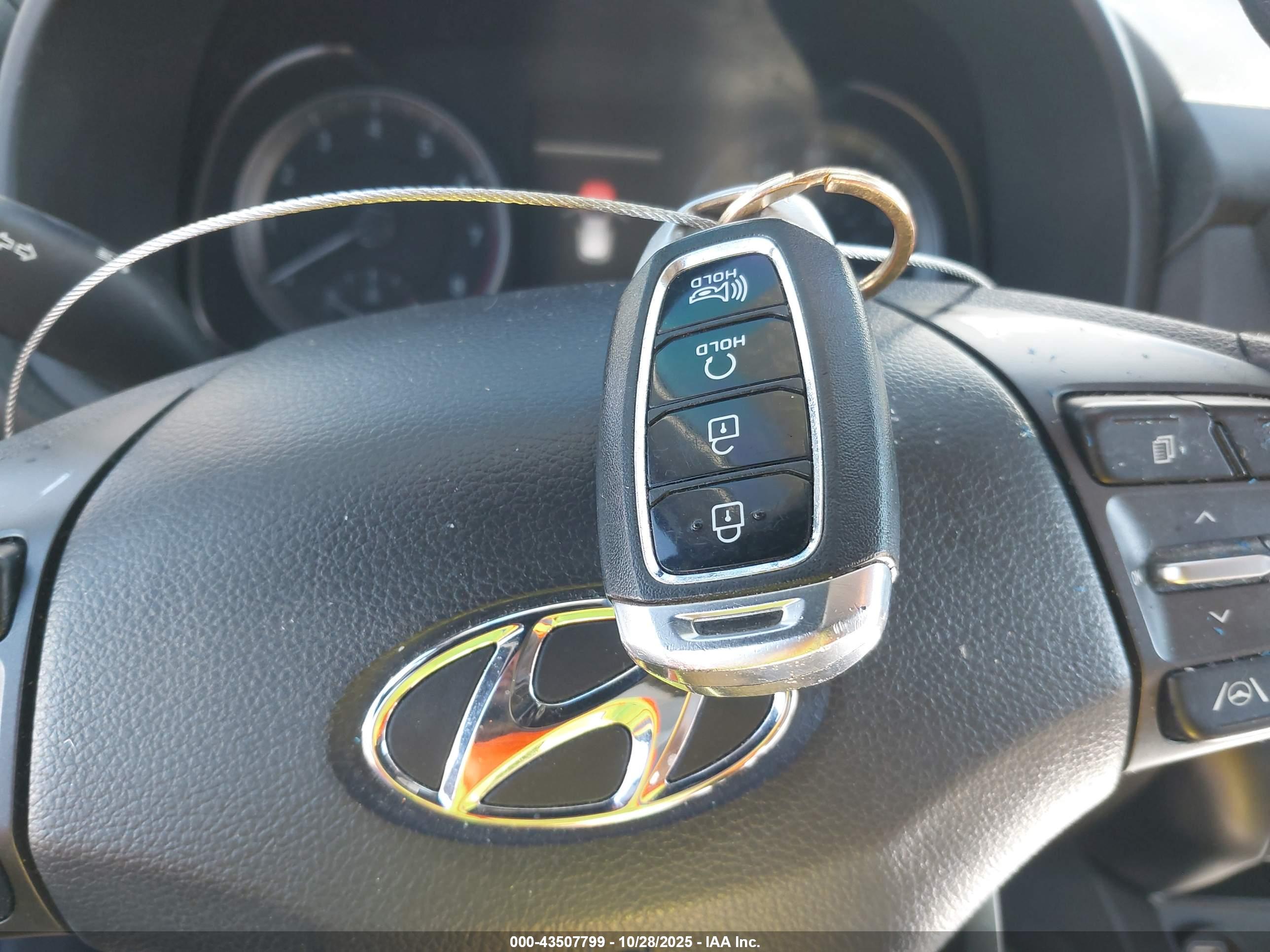 HYUNDAI KONA image 11