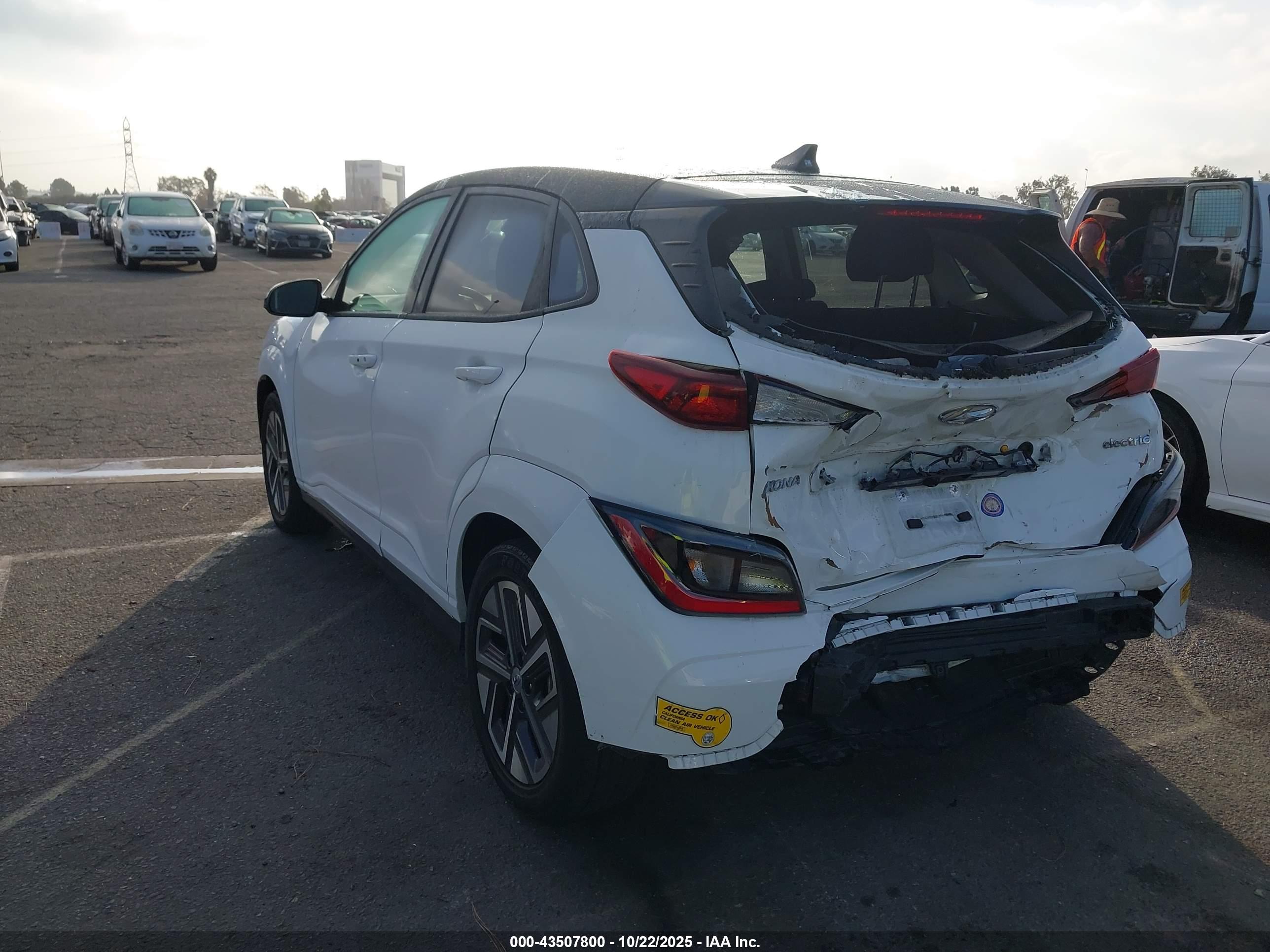 HYUNDAI KONA image 3