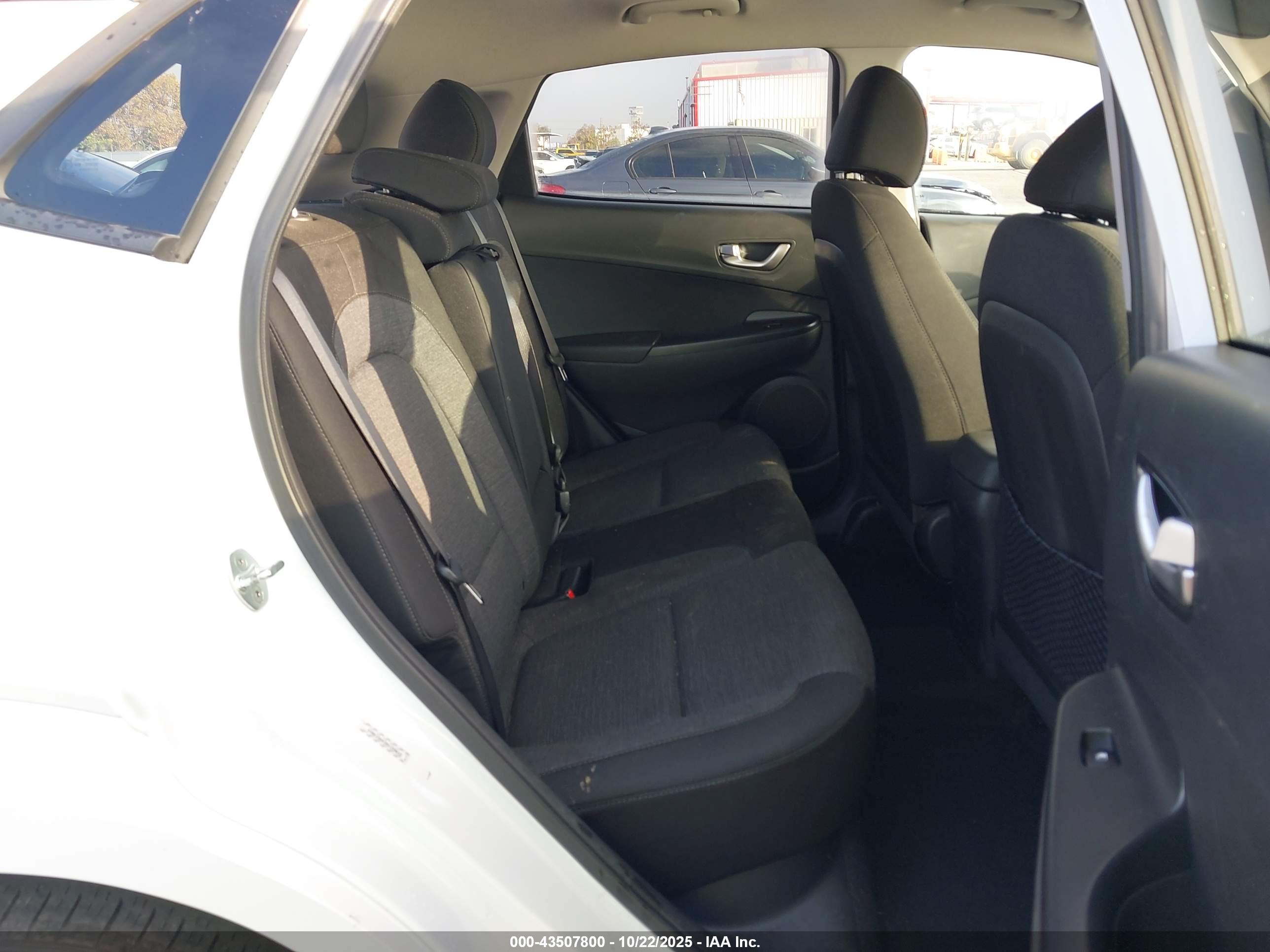 HYUNDAI KONA image 8
