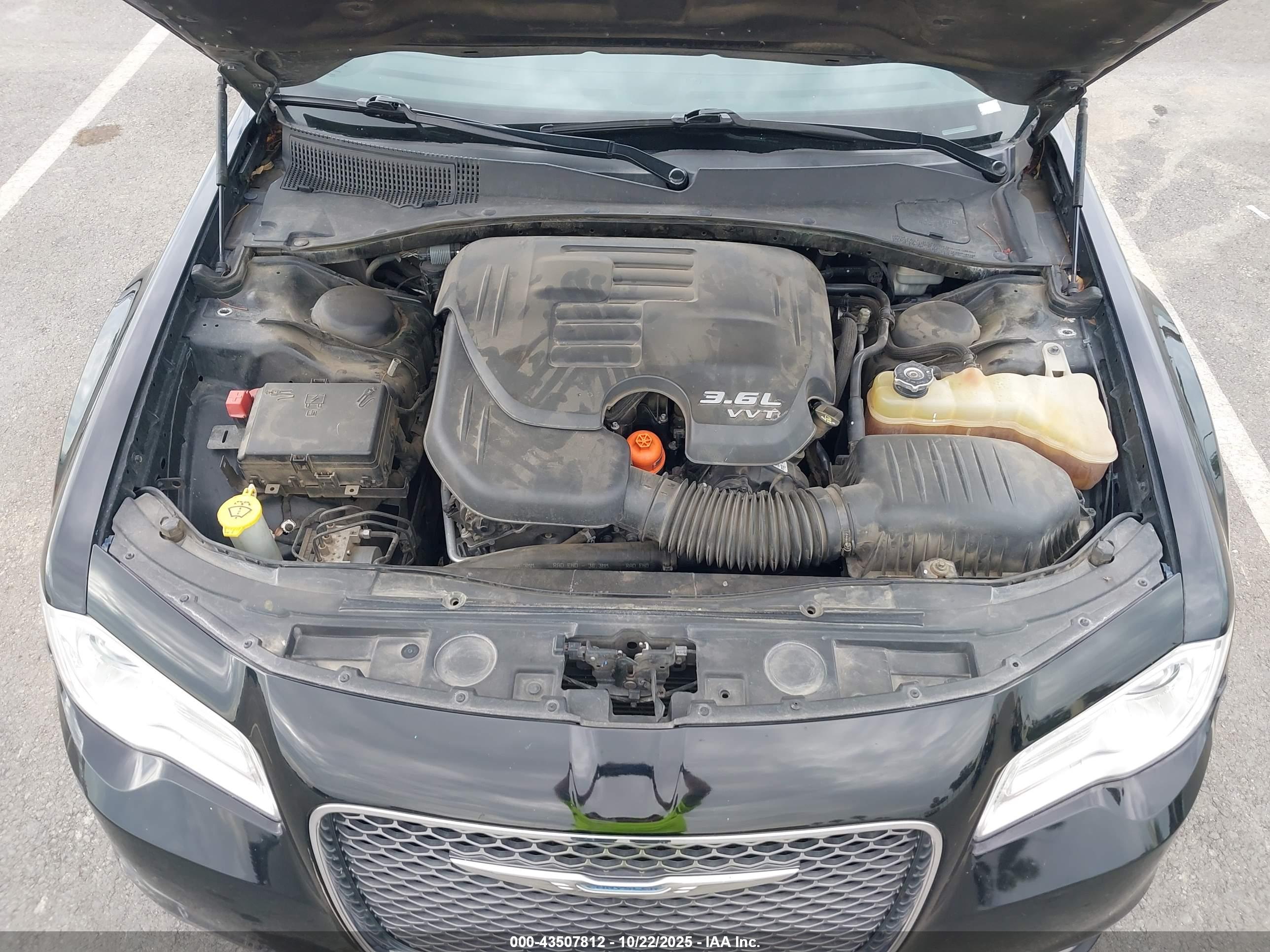 CHRYSLER 300C image 10