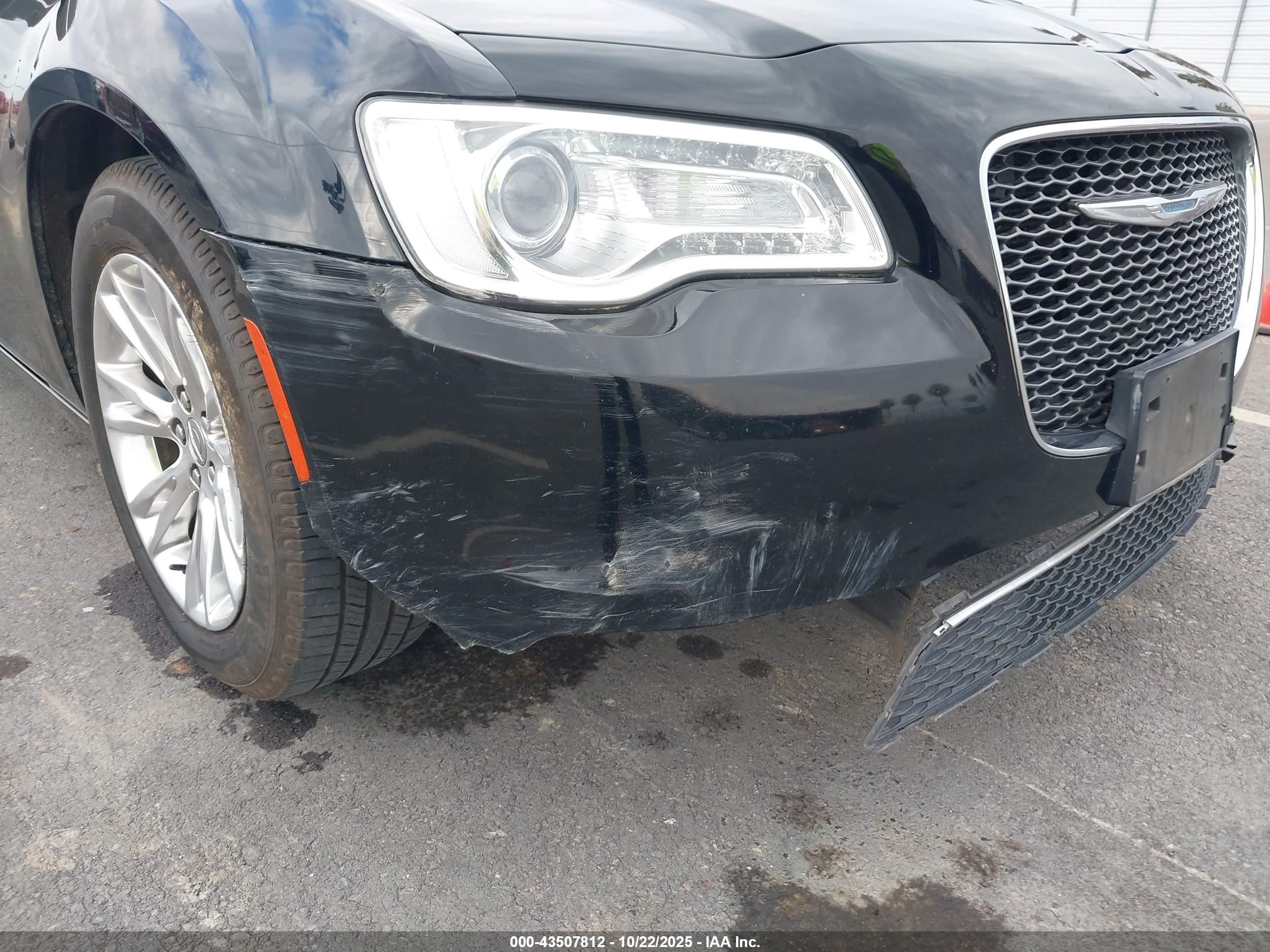 CHRYSLER 300C image 6