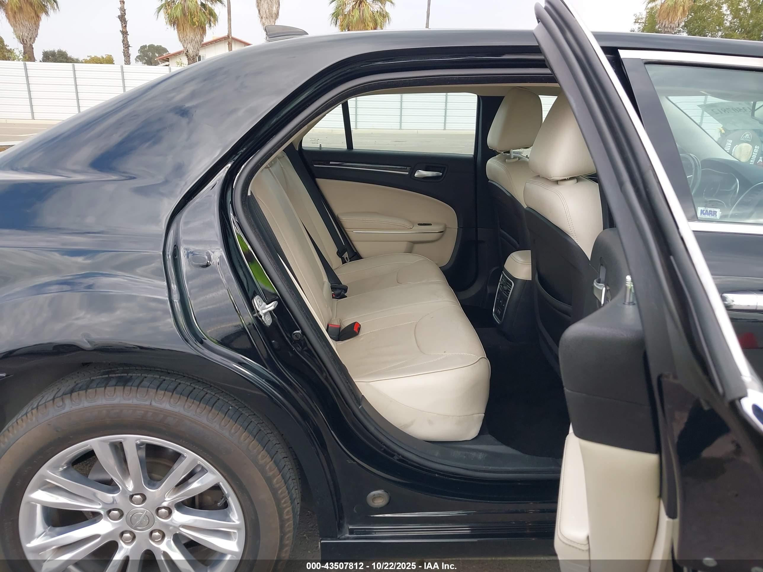 CHRYSLER 300C image 8