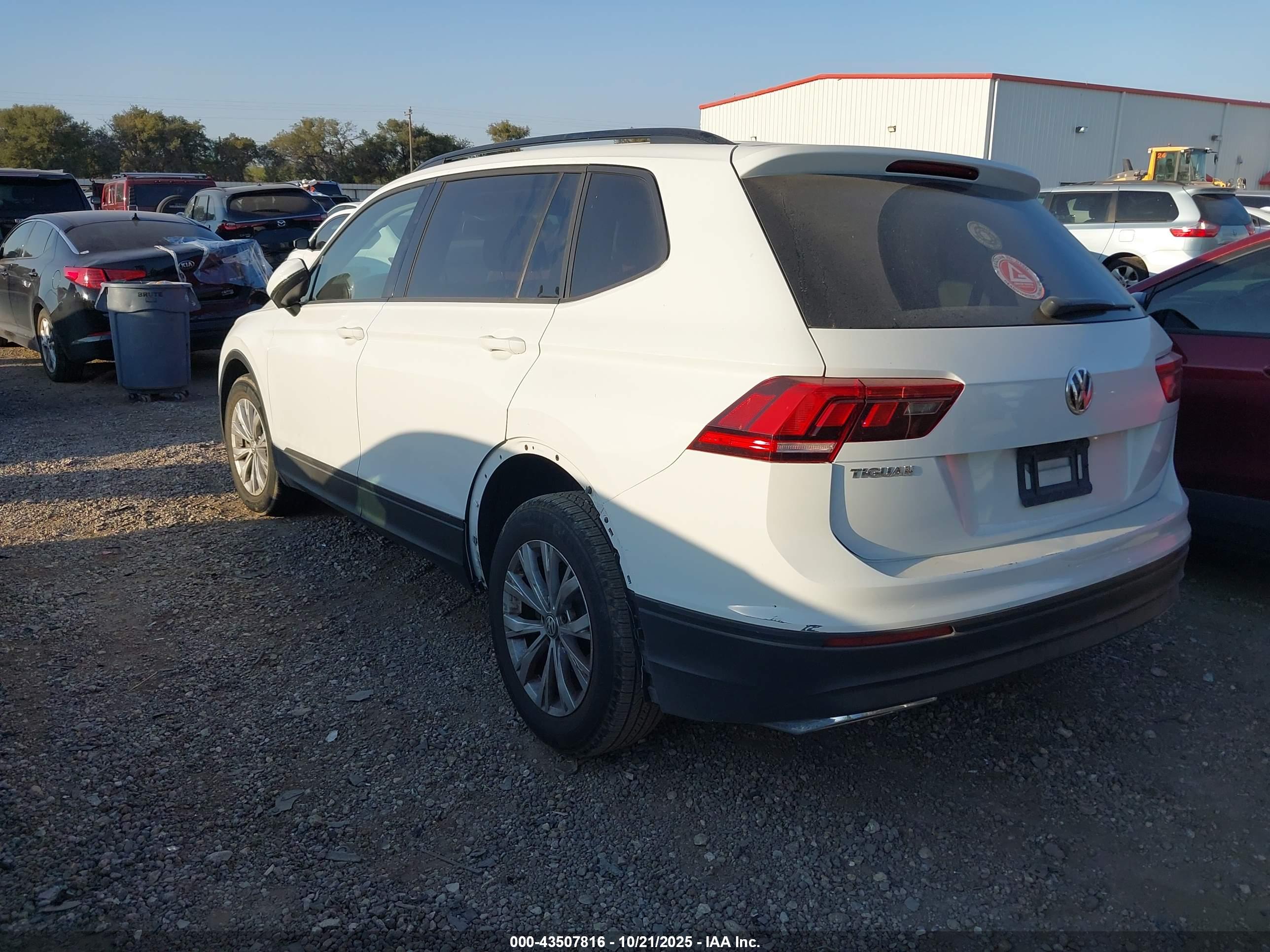 VOLKSWAGEN TIGUAN image 3