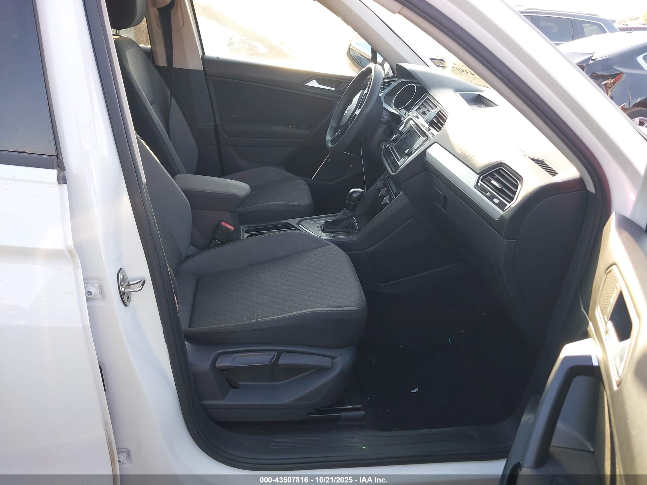 VOLKSWAGEN TIGUAN image 5