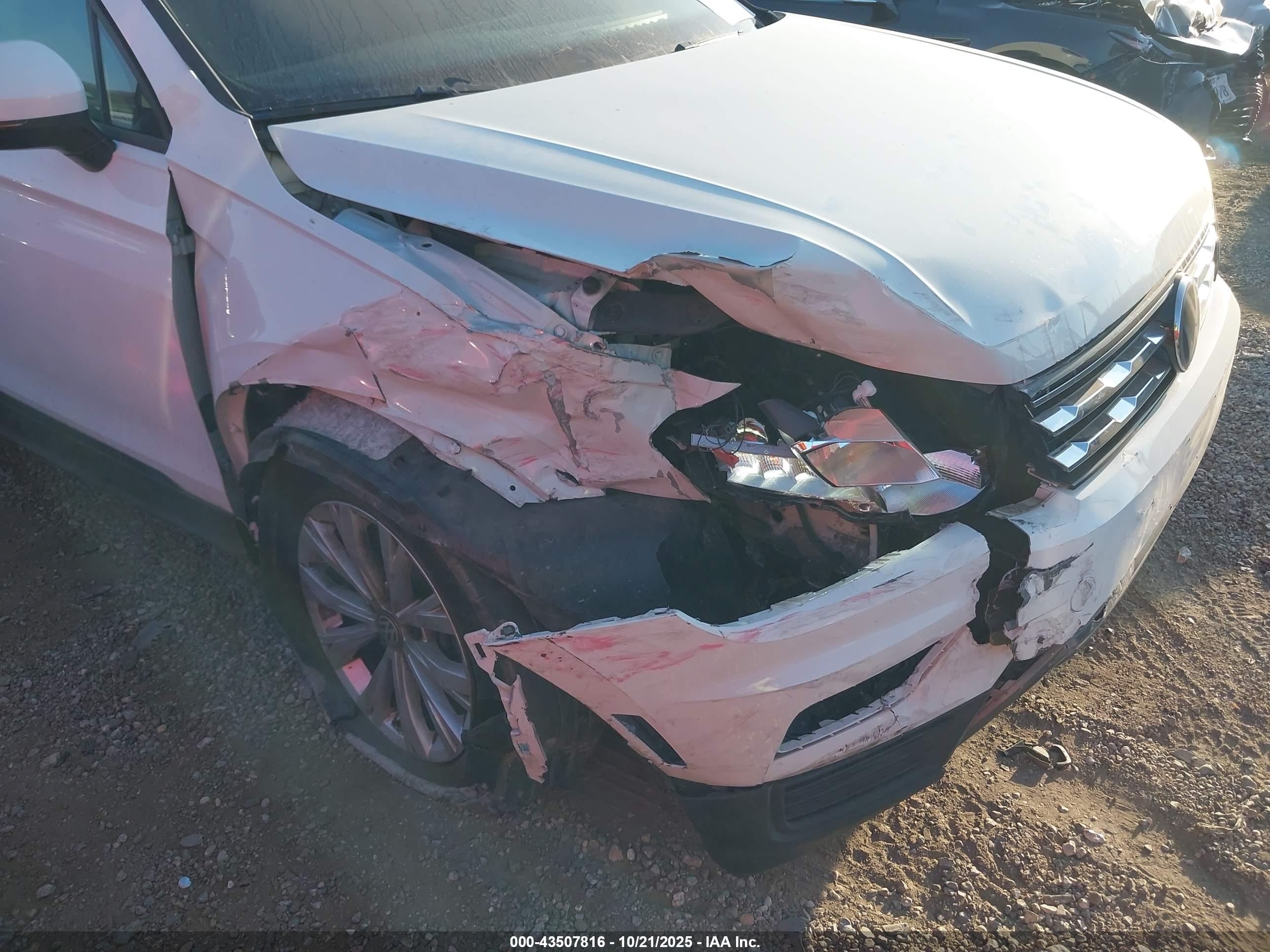 VOLKSWAGEN TIGUAN image 6