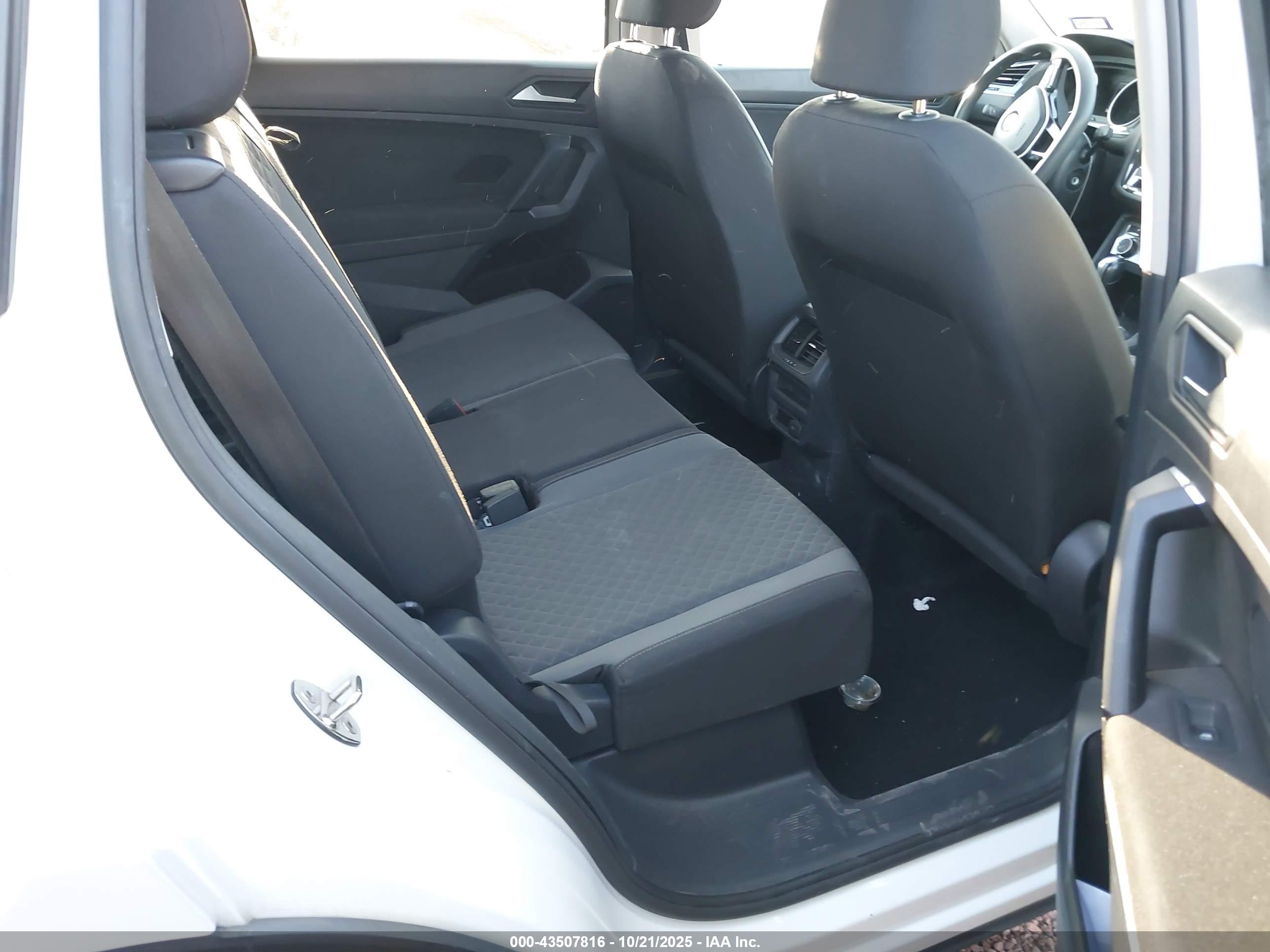VOLKSWAGEN TIGUAN image 8