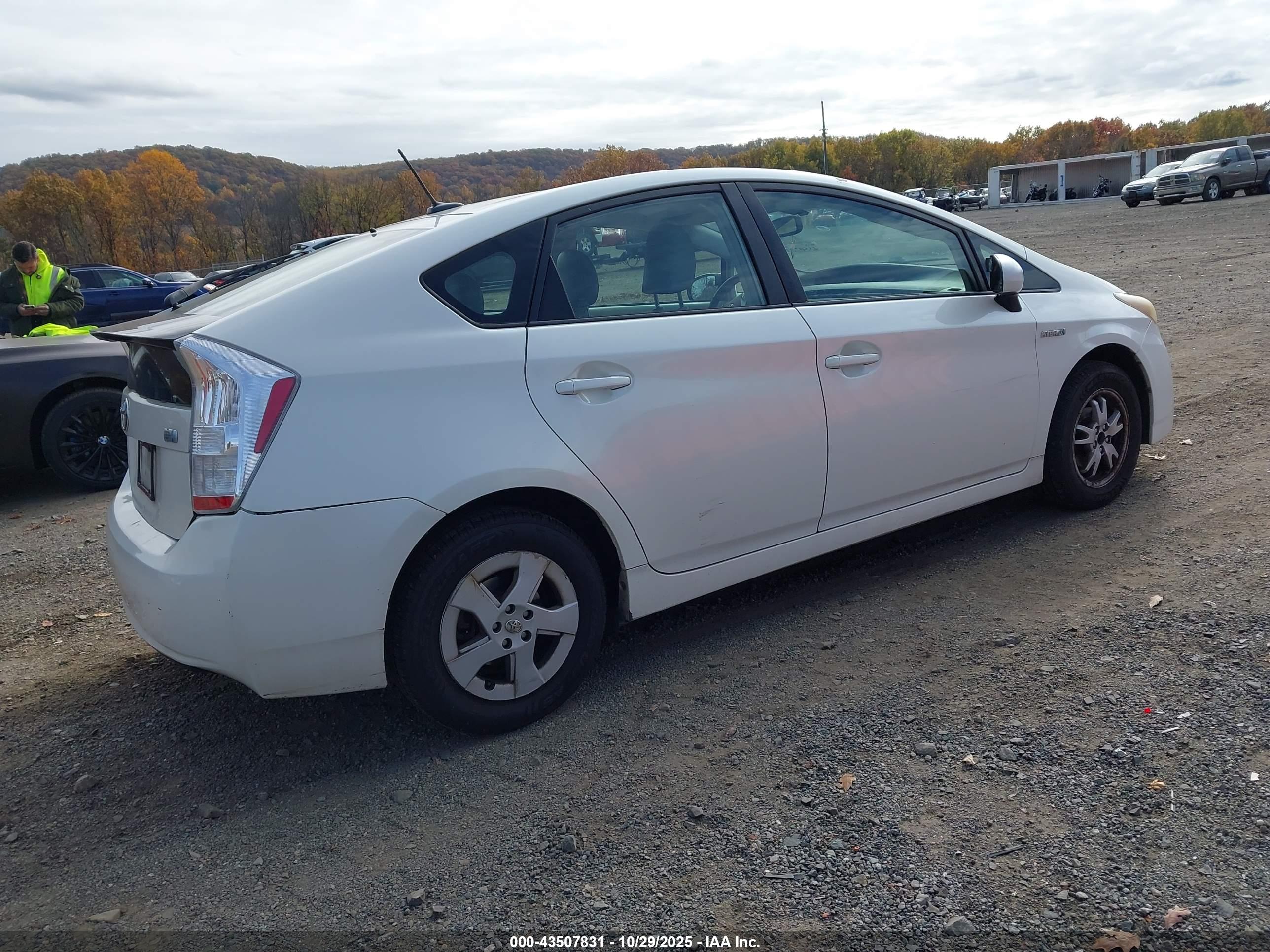 TOYOTA PRIUS image 4