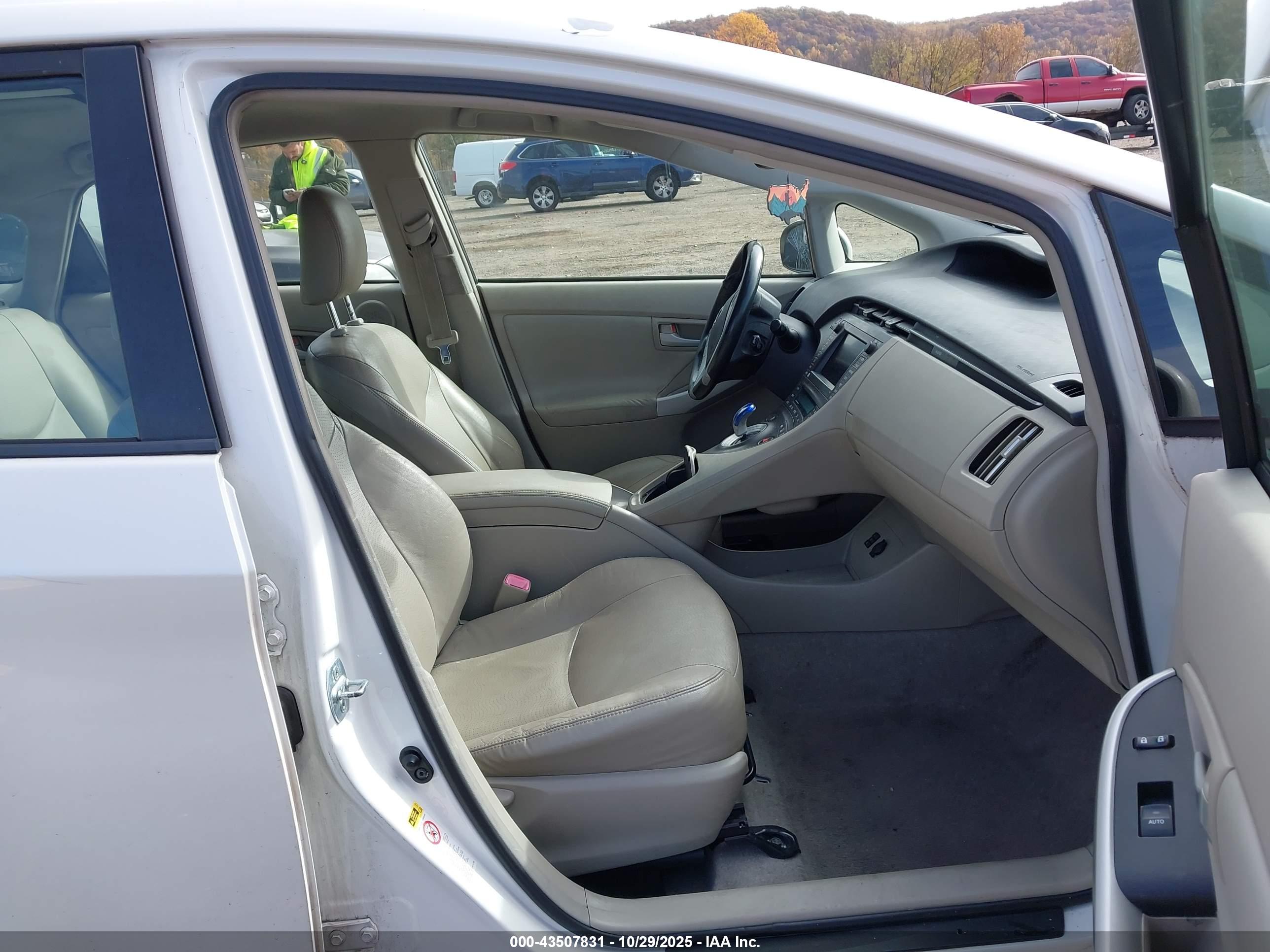 TOYOTA PRIUS image 5