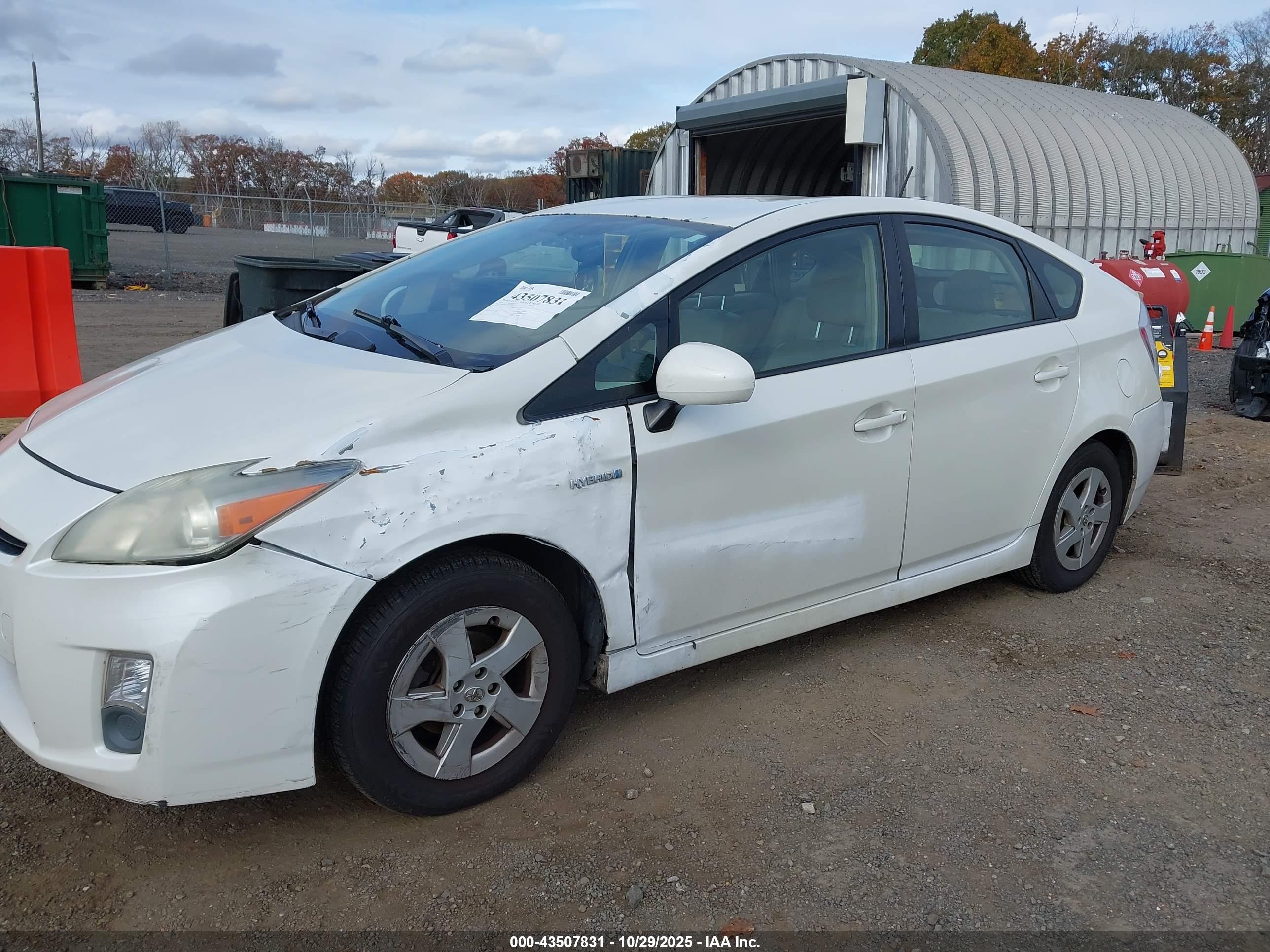 TOYOTA PRIUS image 6