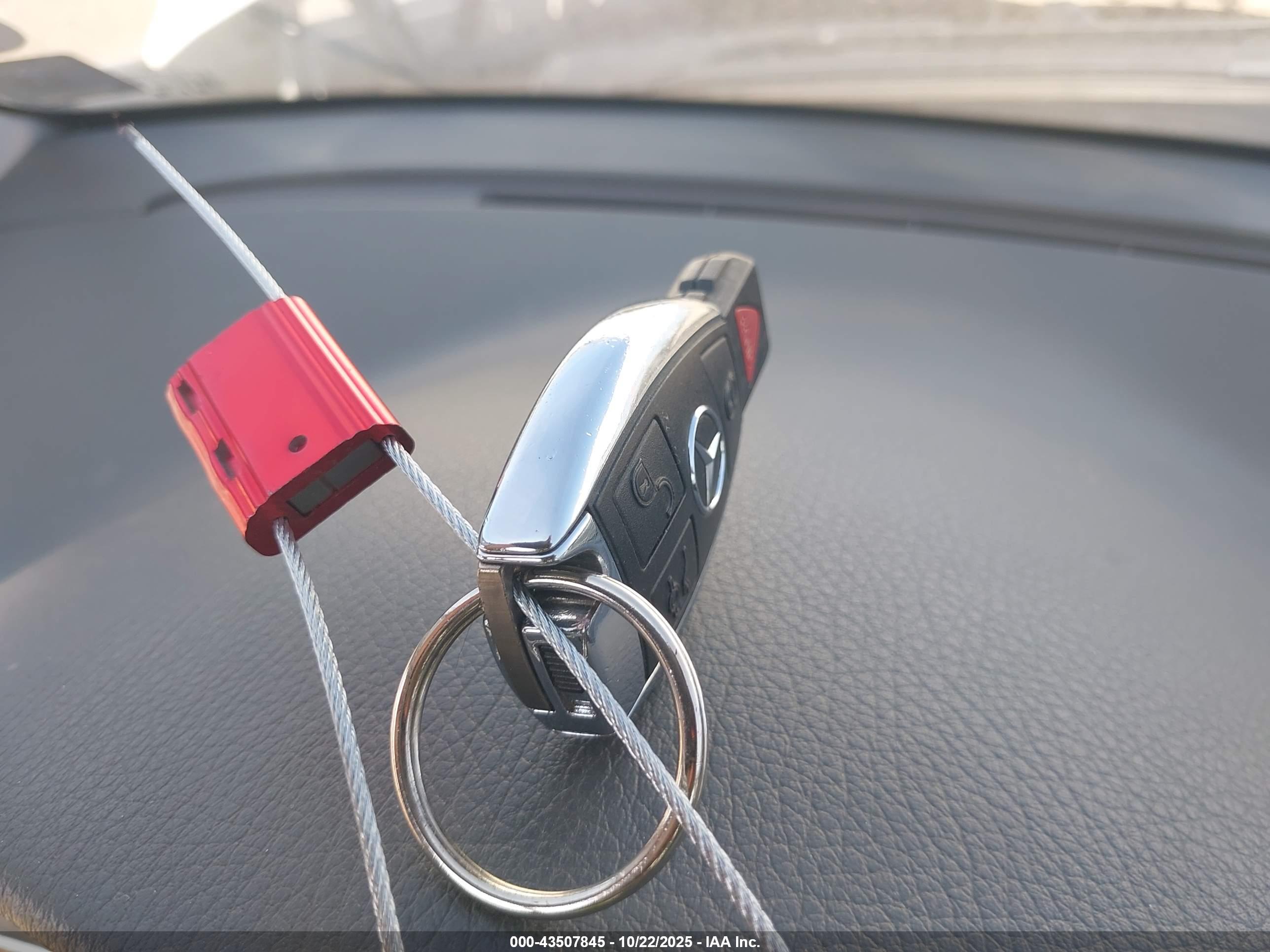 MERCEDES-BENZ E image 11