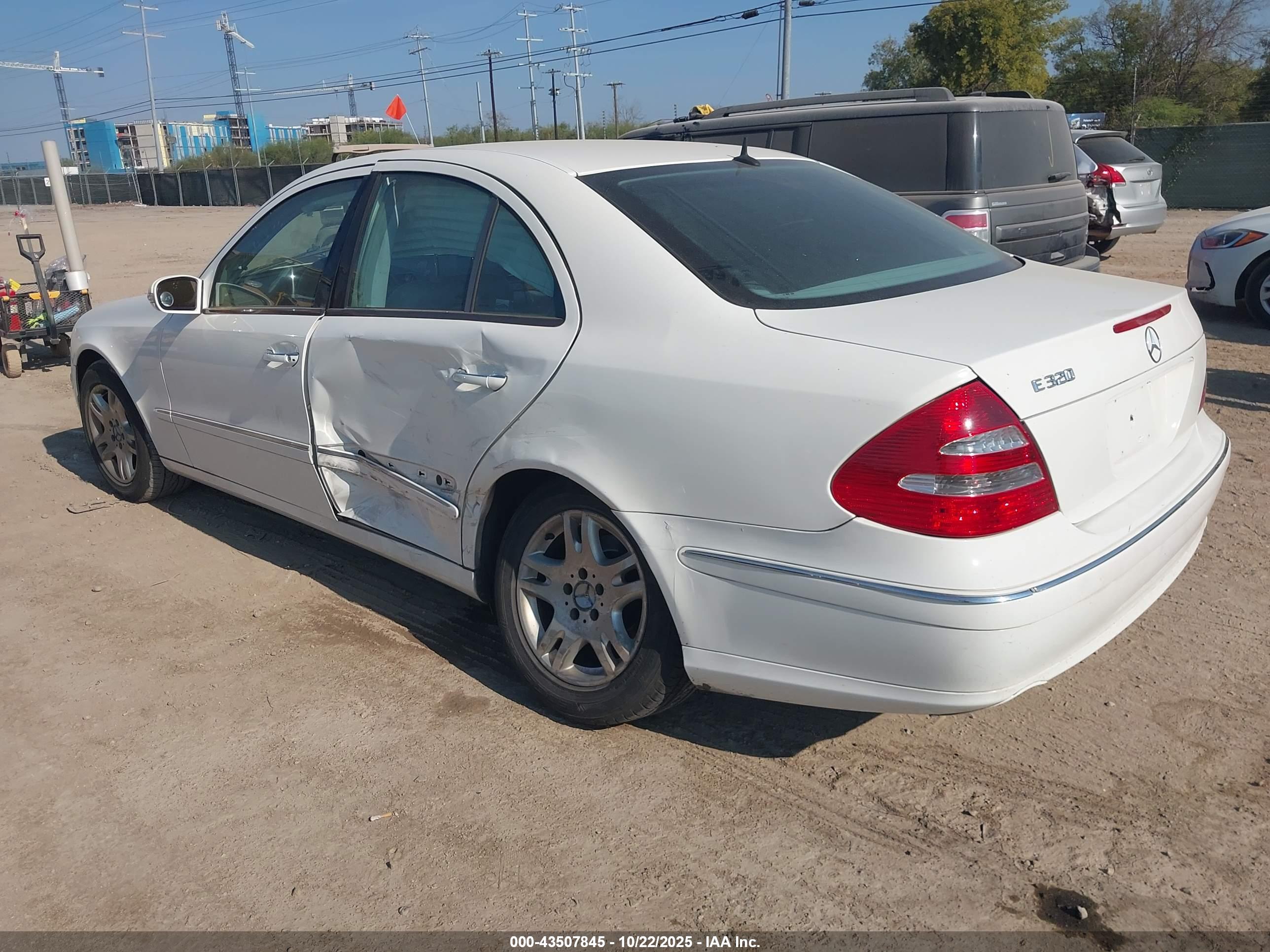 MERCEDES-BENZ E image 3