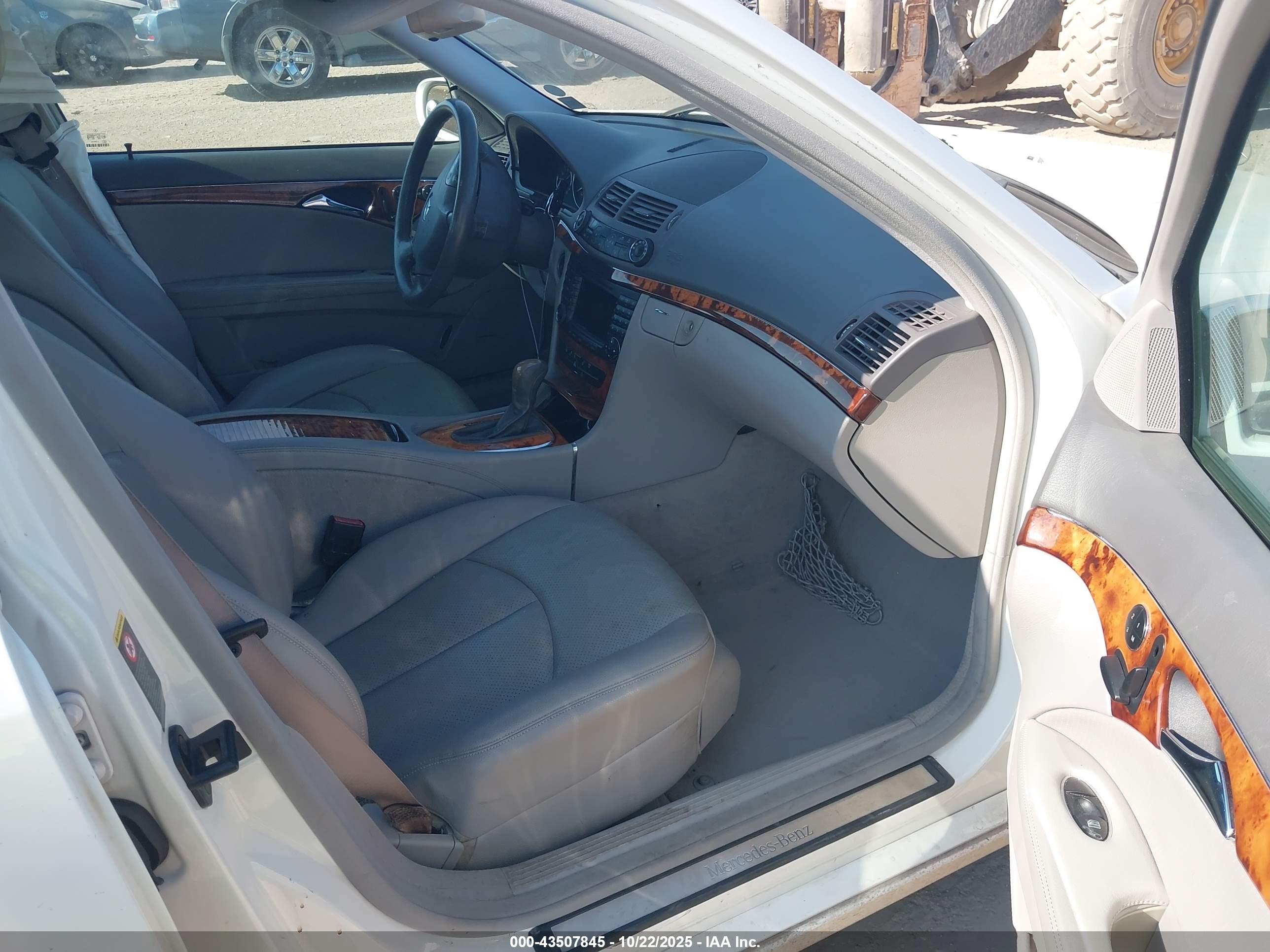 MERCEDES-BENZ E image 5