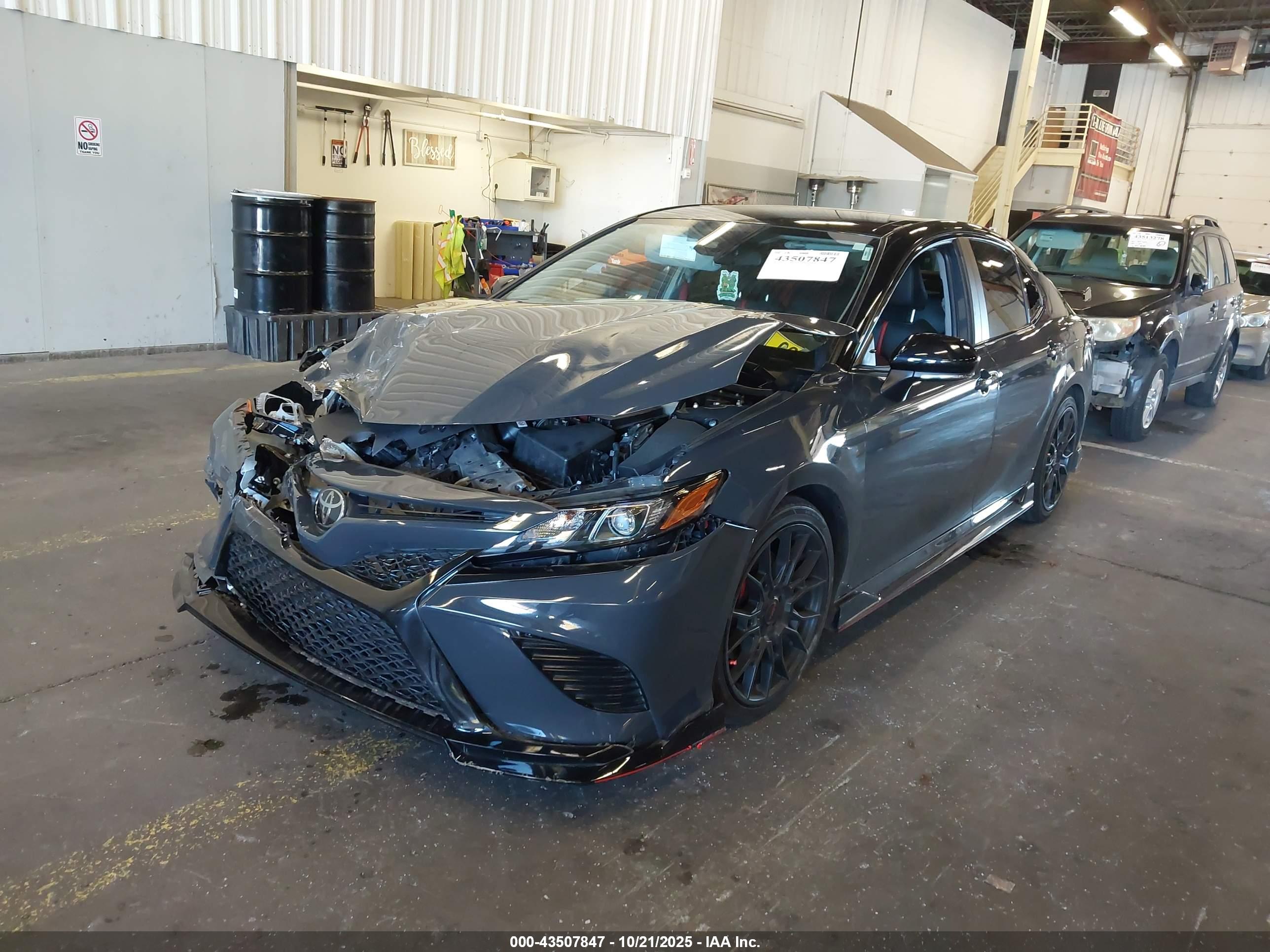 TOYOTA CAMRY image 2