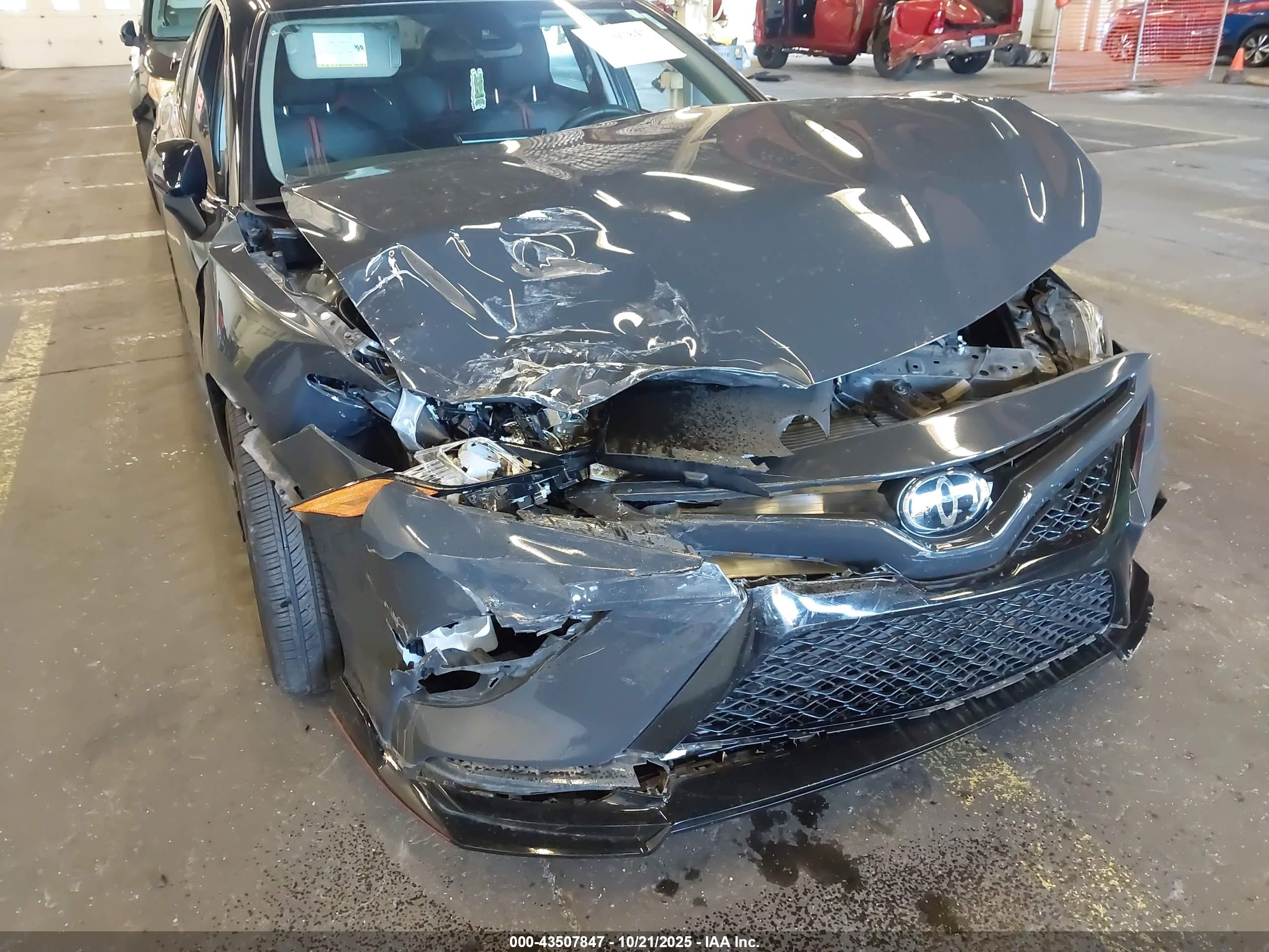 TOYOTA CAMRY image 6