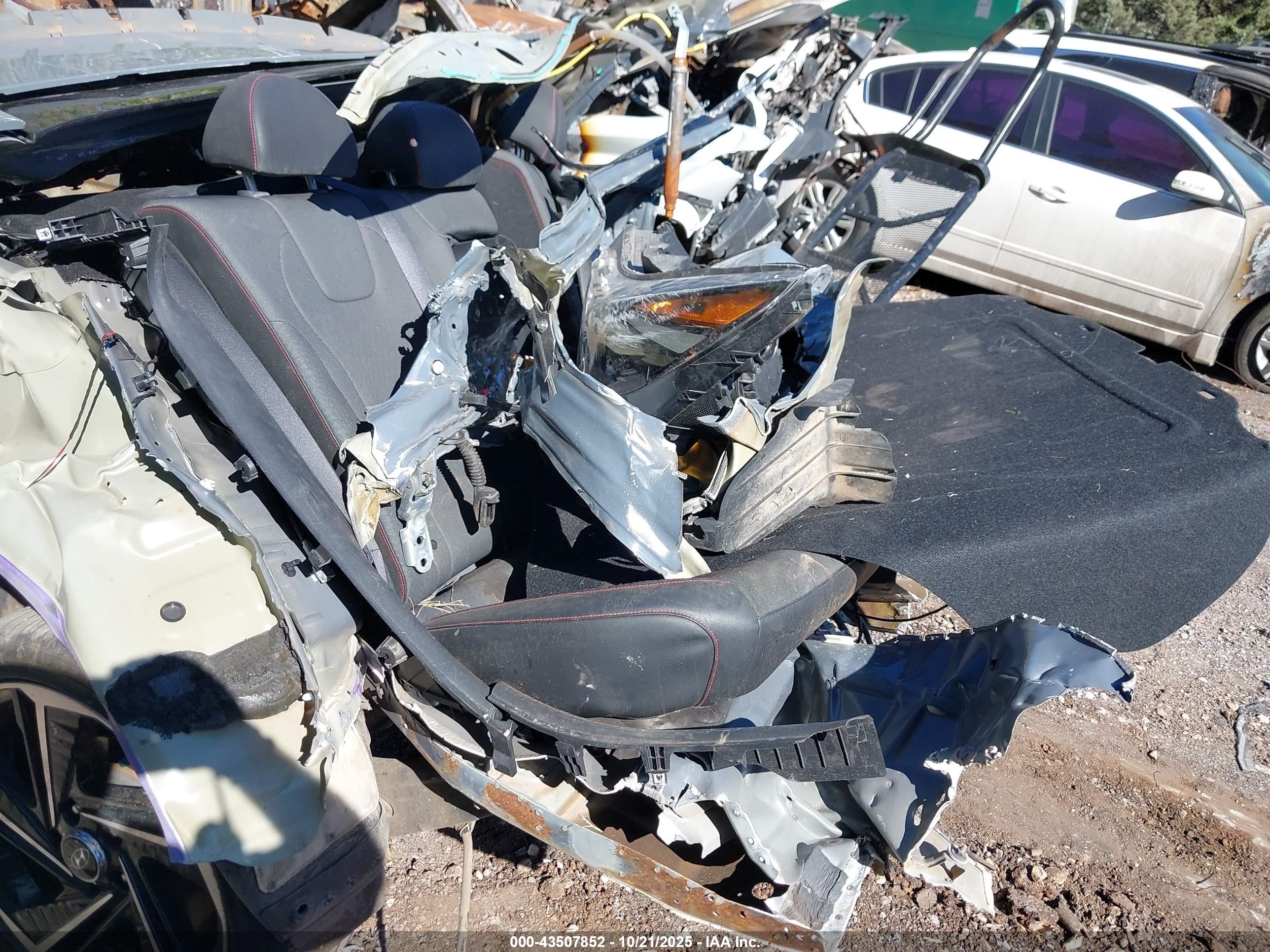 HYUNDAI ELANTRA image 8