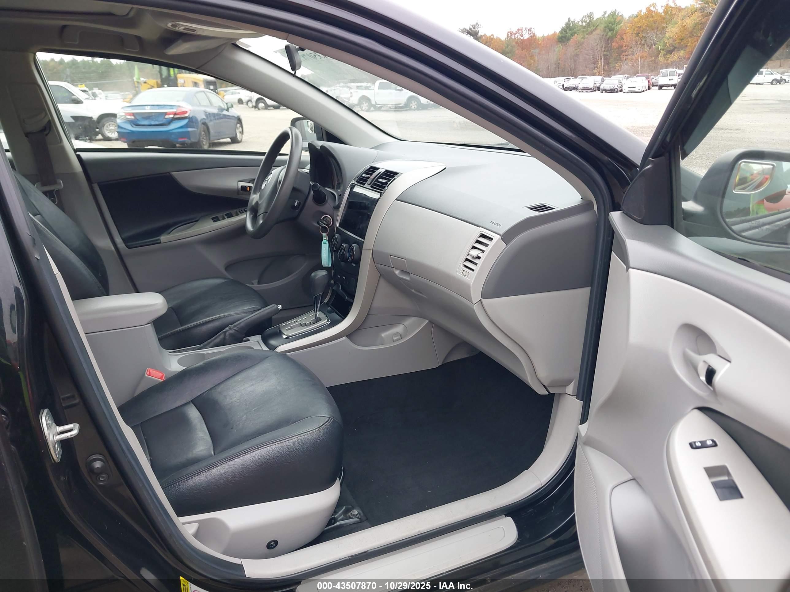TOYOTA COROLLA image 5