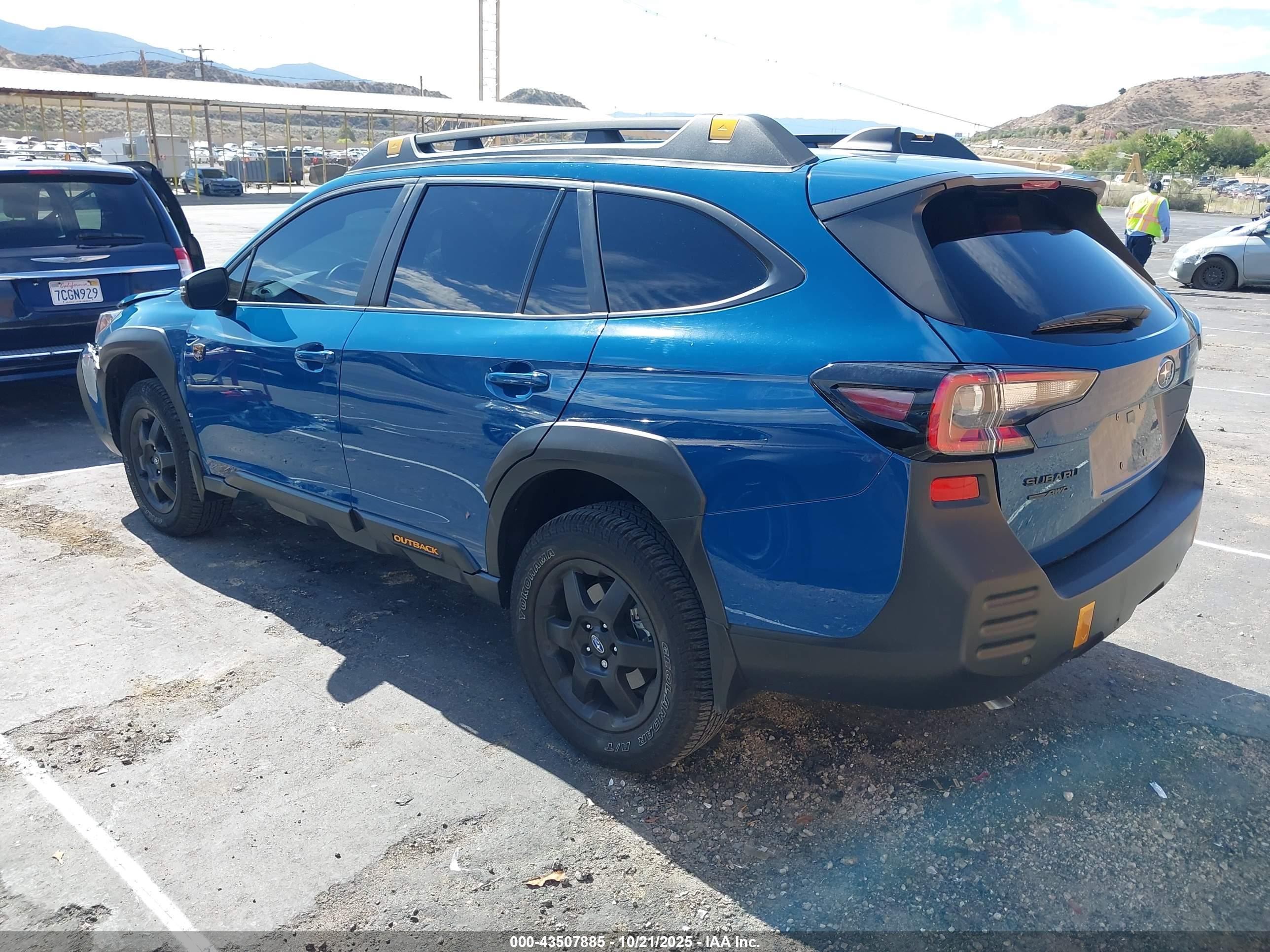 SUBARU OUTBACK image 3