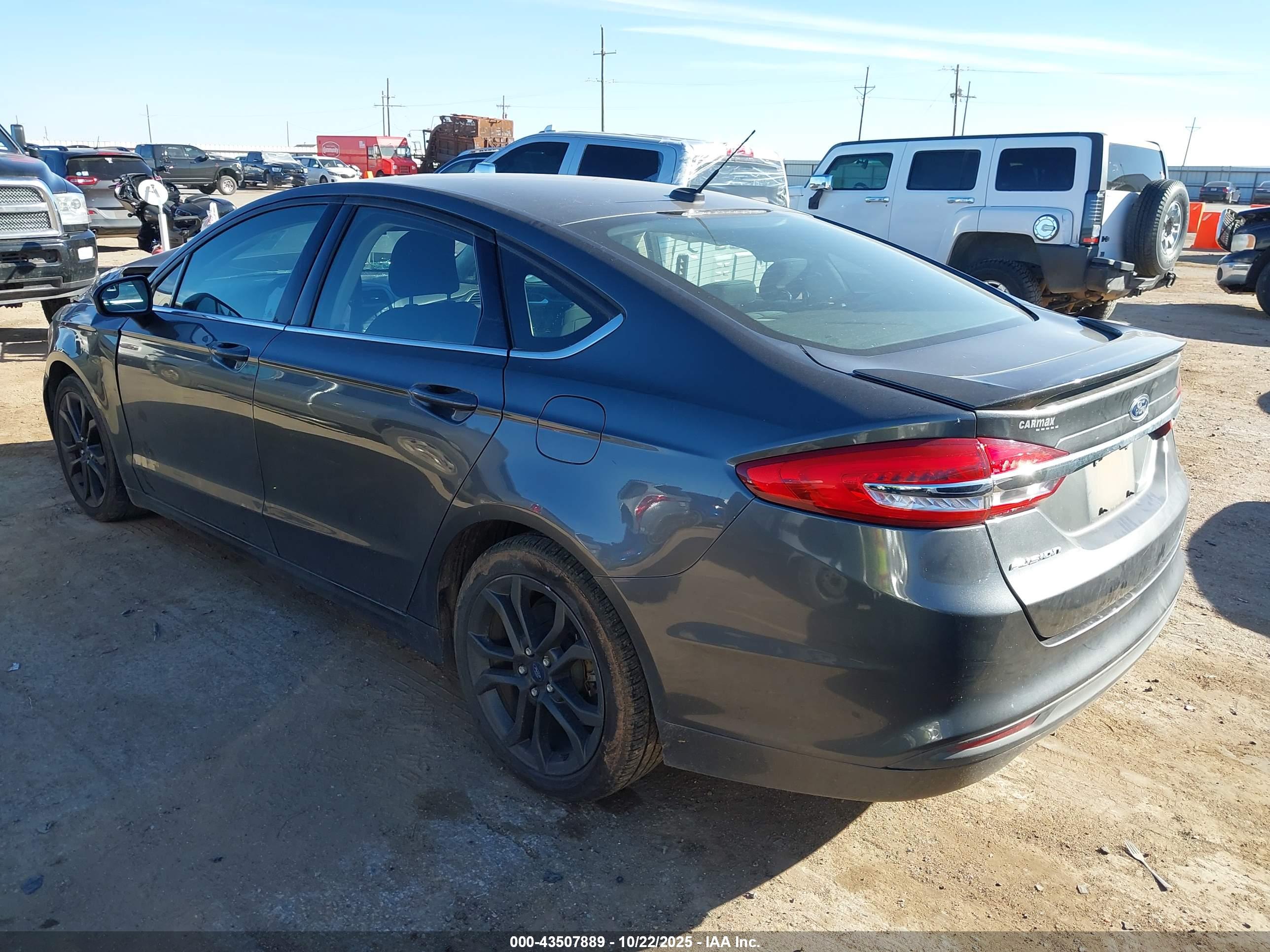 FORD FUSION image 3