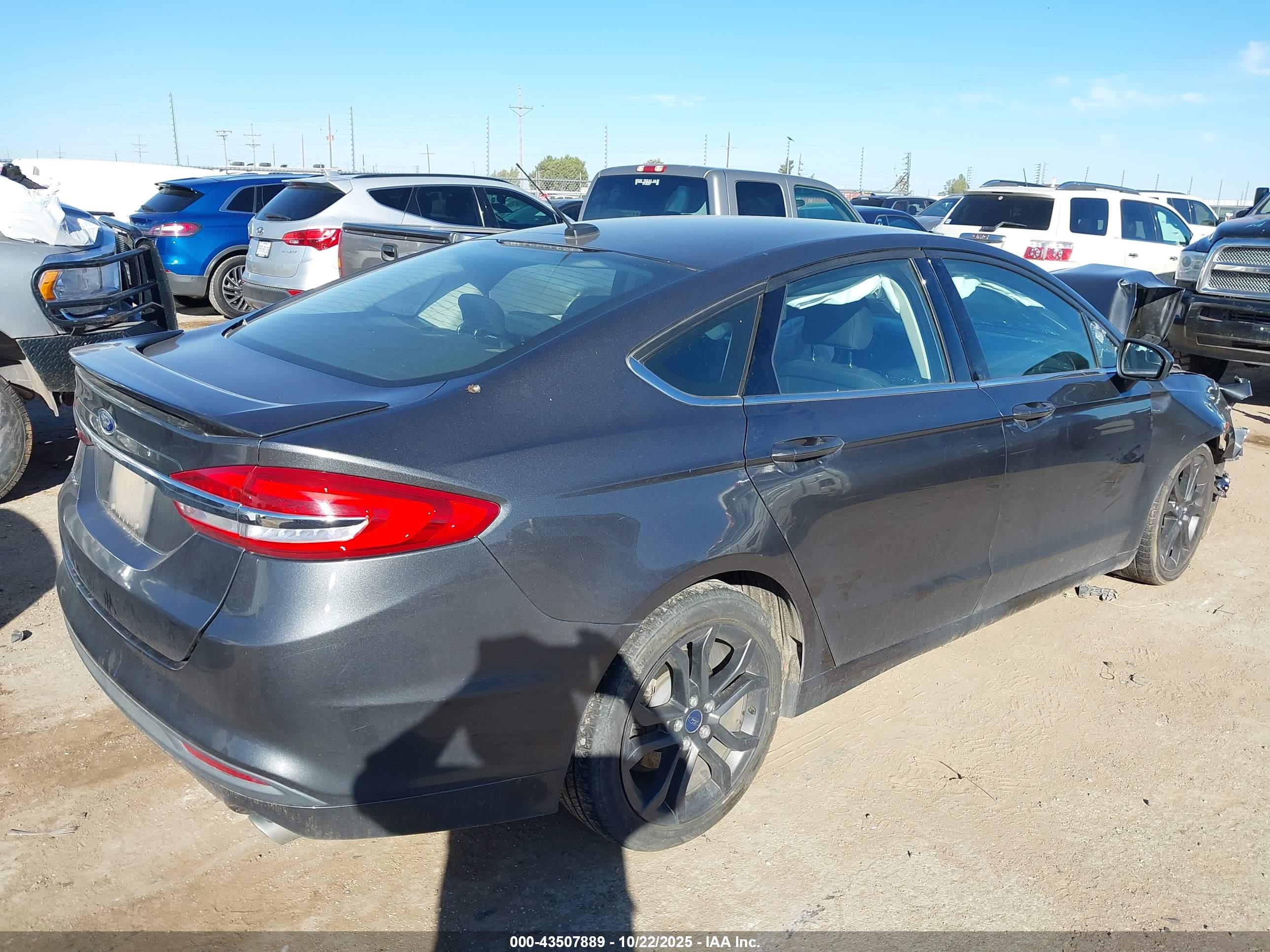FORD FUSION image 4