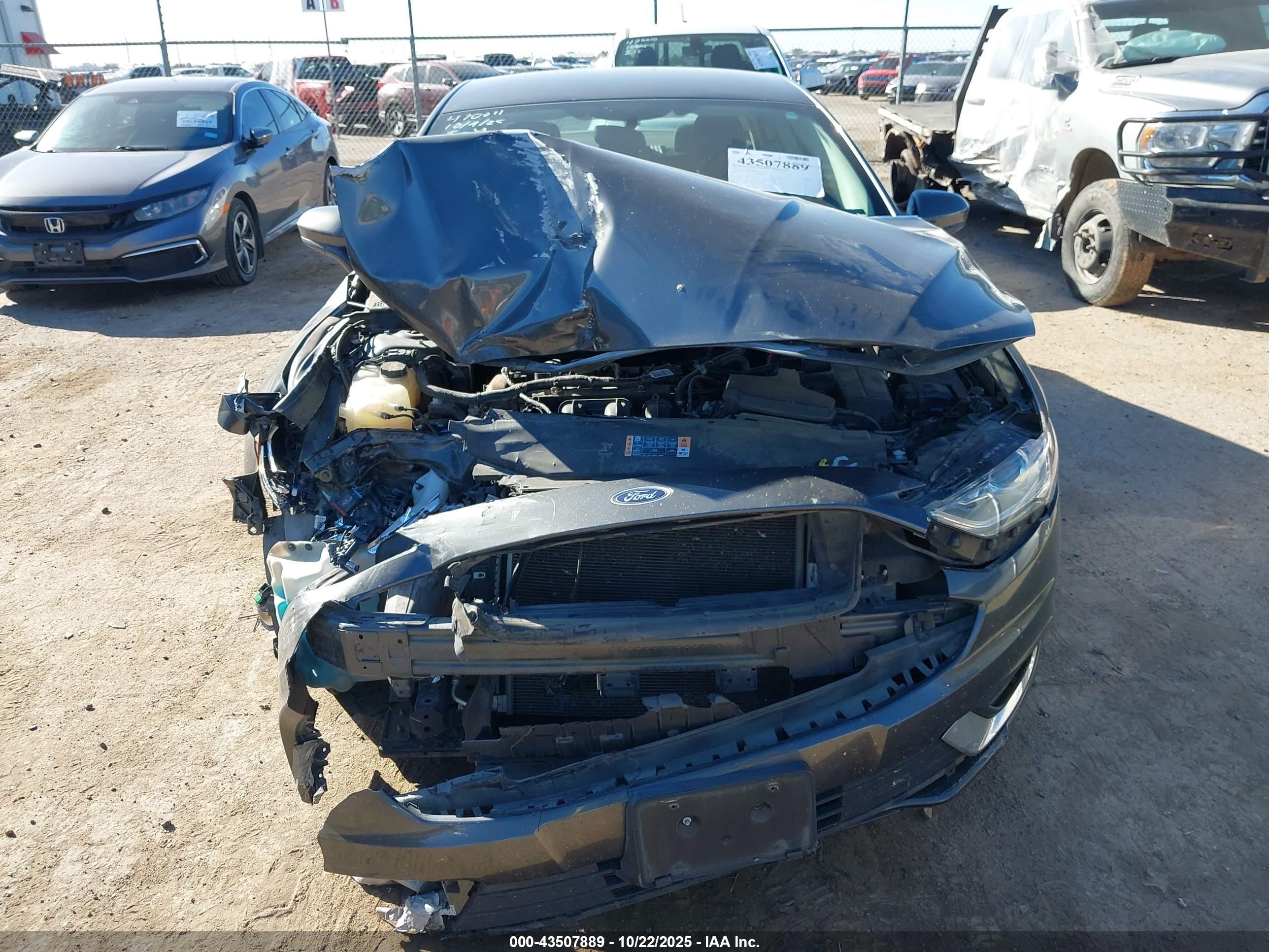 FORD FUSION image 6
