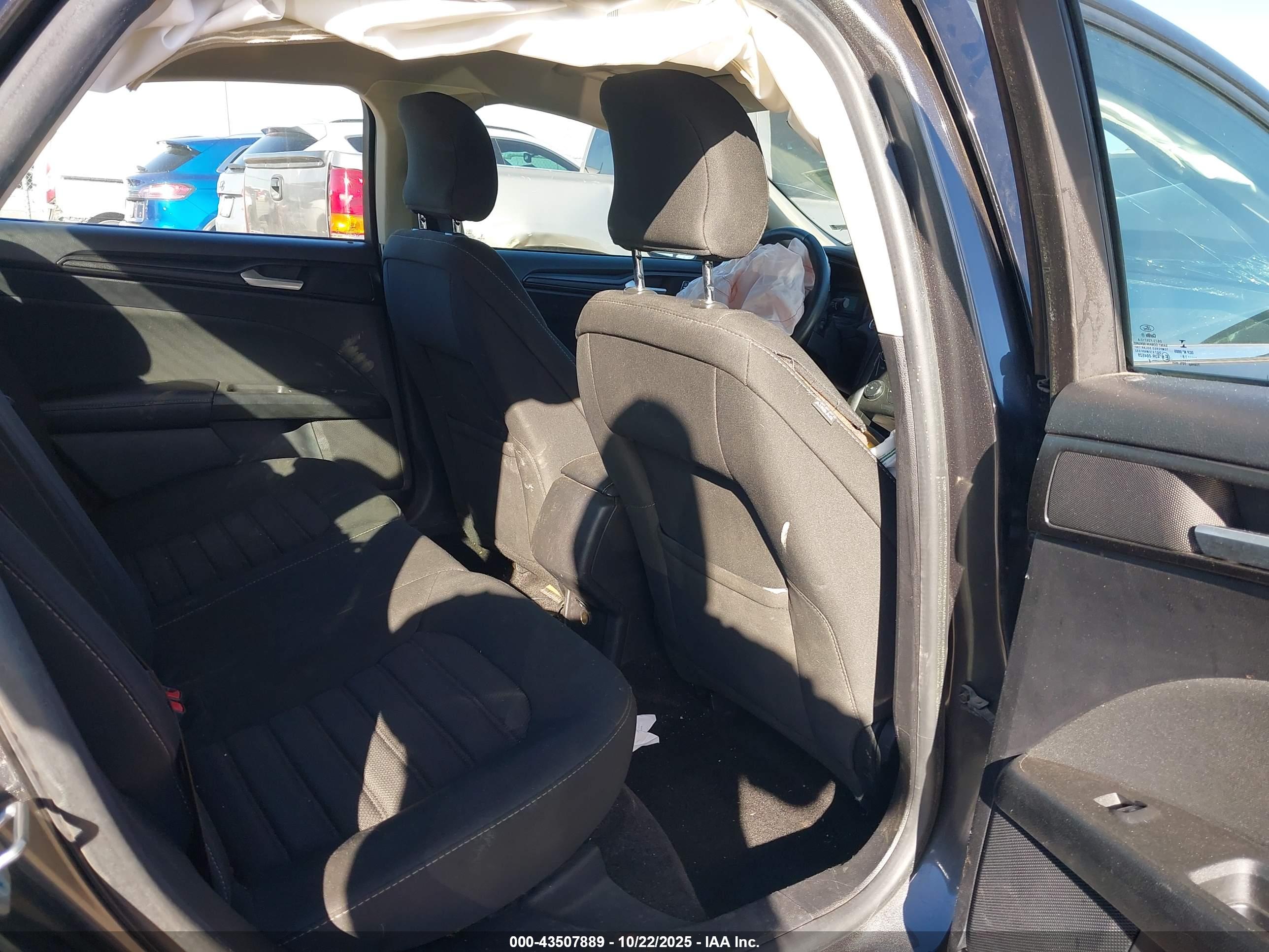 FORD FUSION image 8