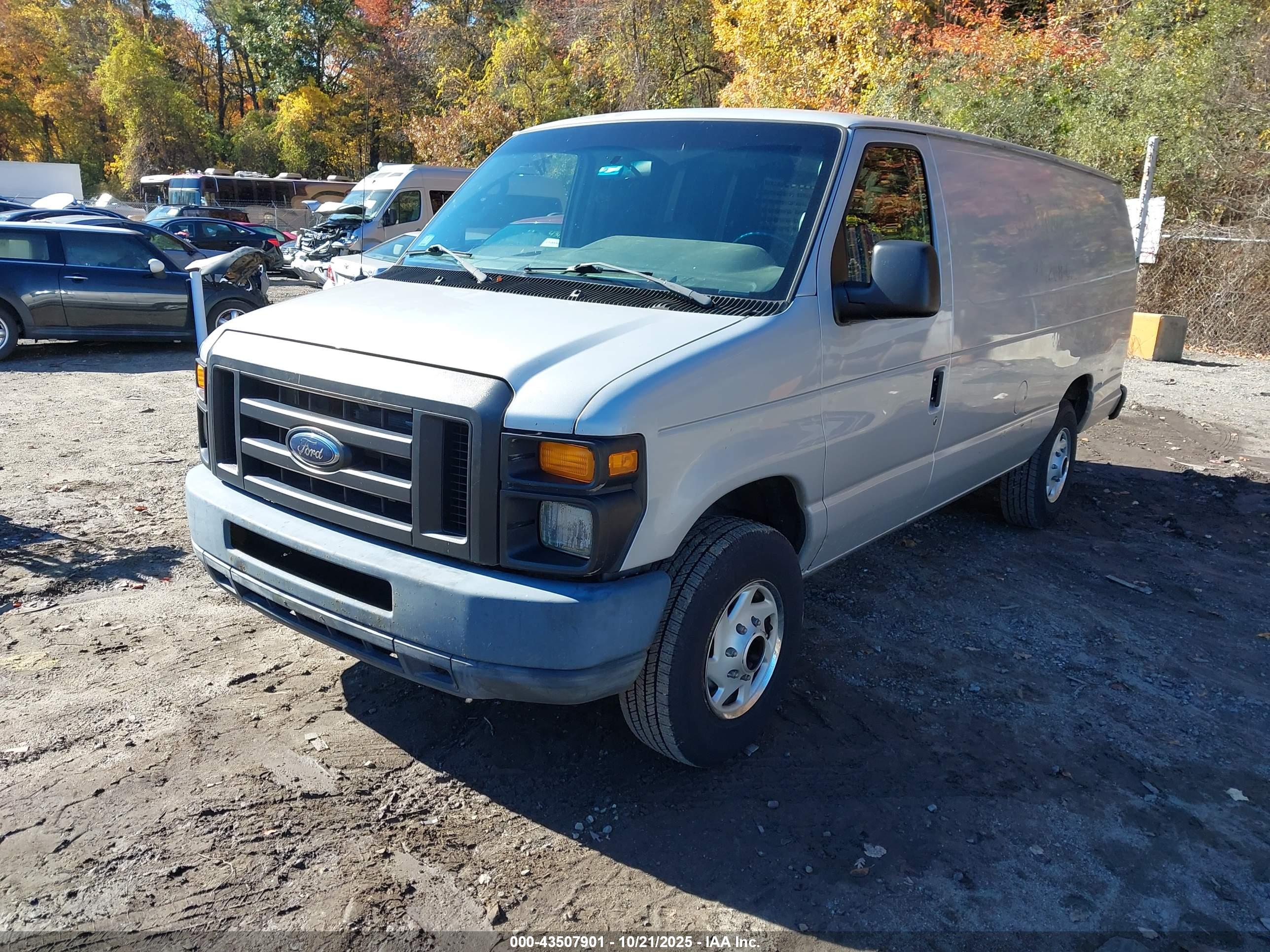 FORD E-150 image 2