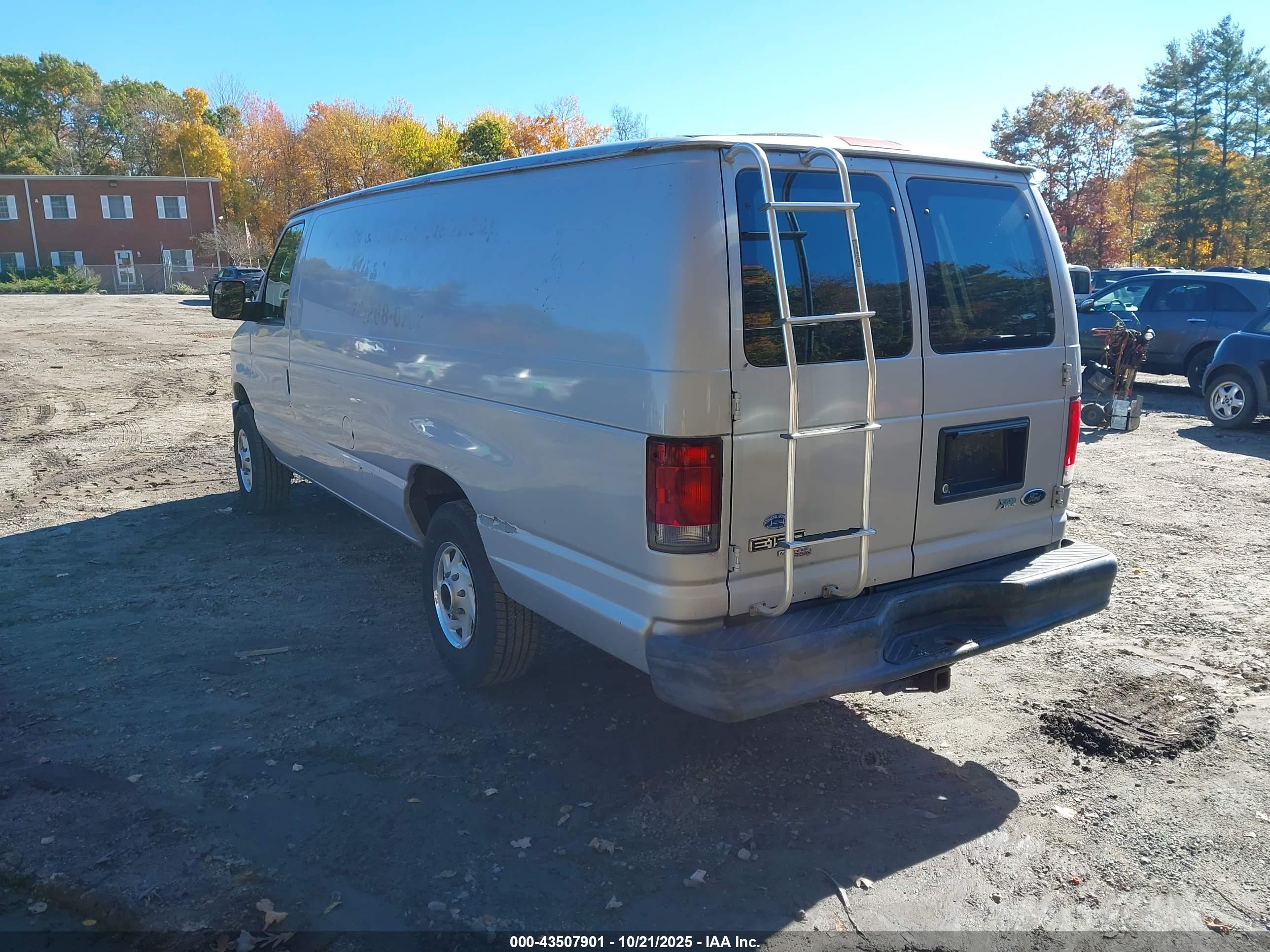 FORD E-150 image 3