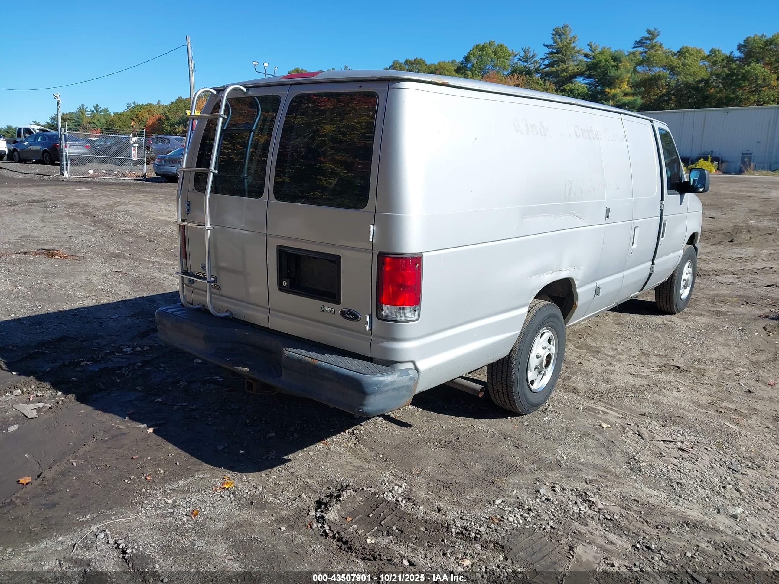 FORD E-150 image 4