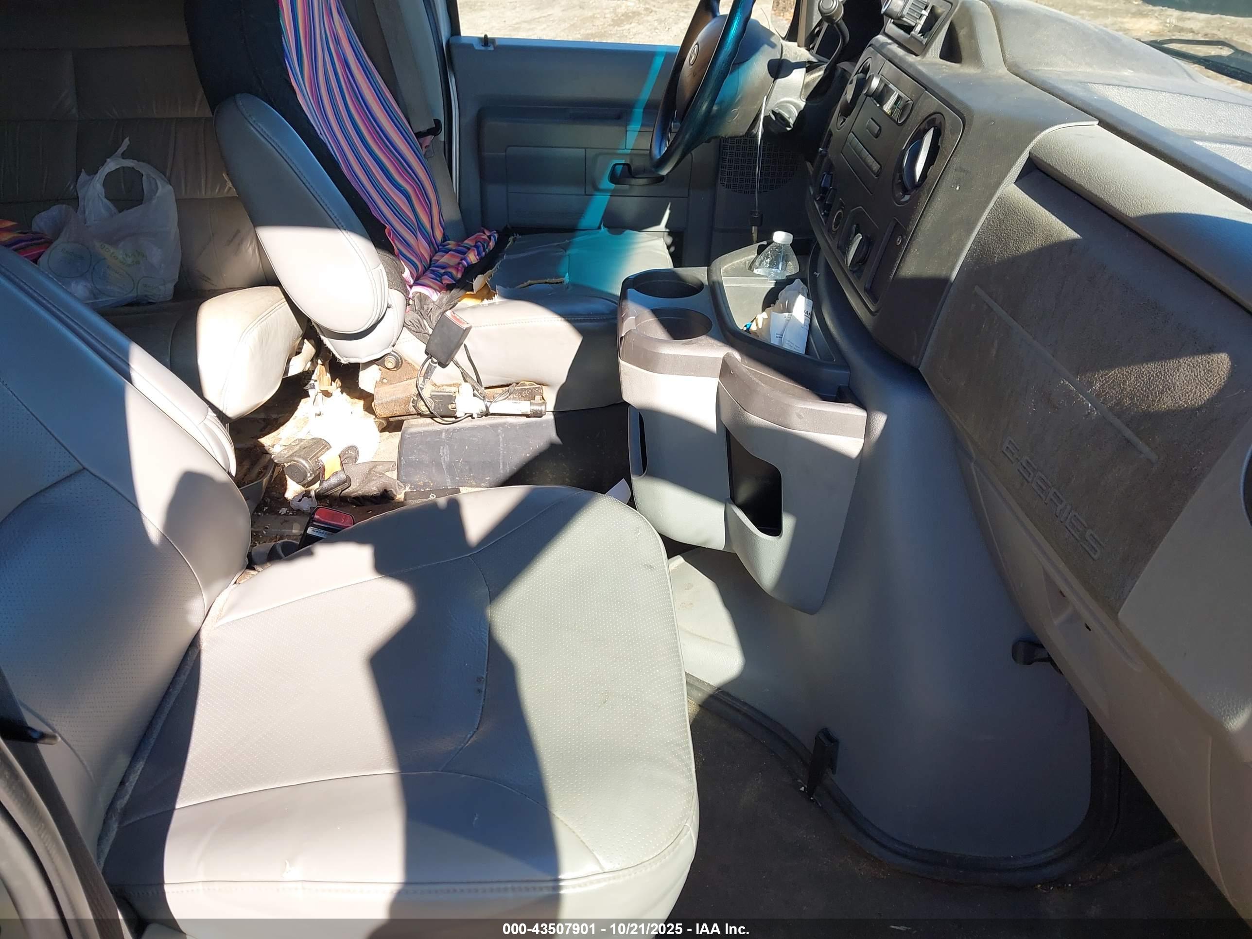 FORD E-150 image 5