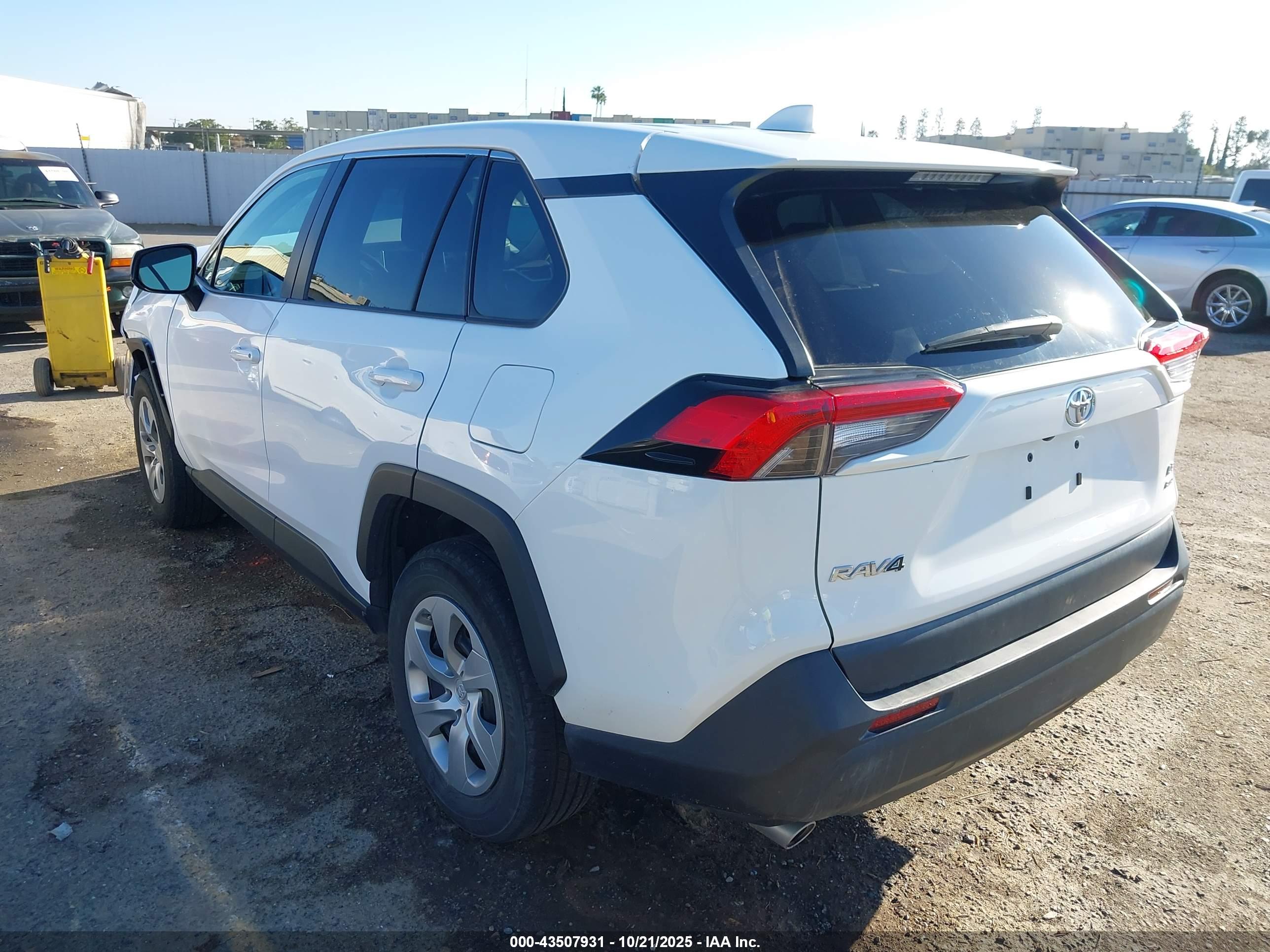 TOYOTA RAV4 image 3