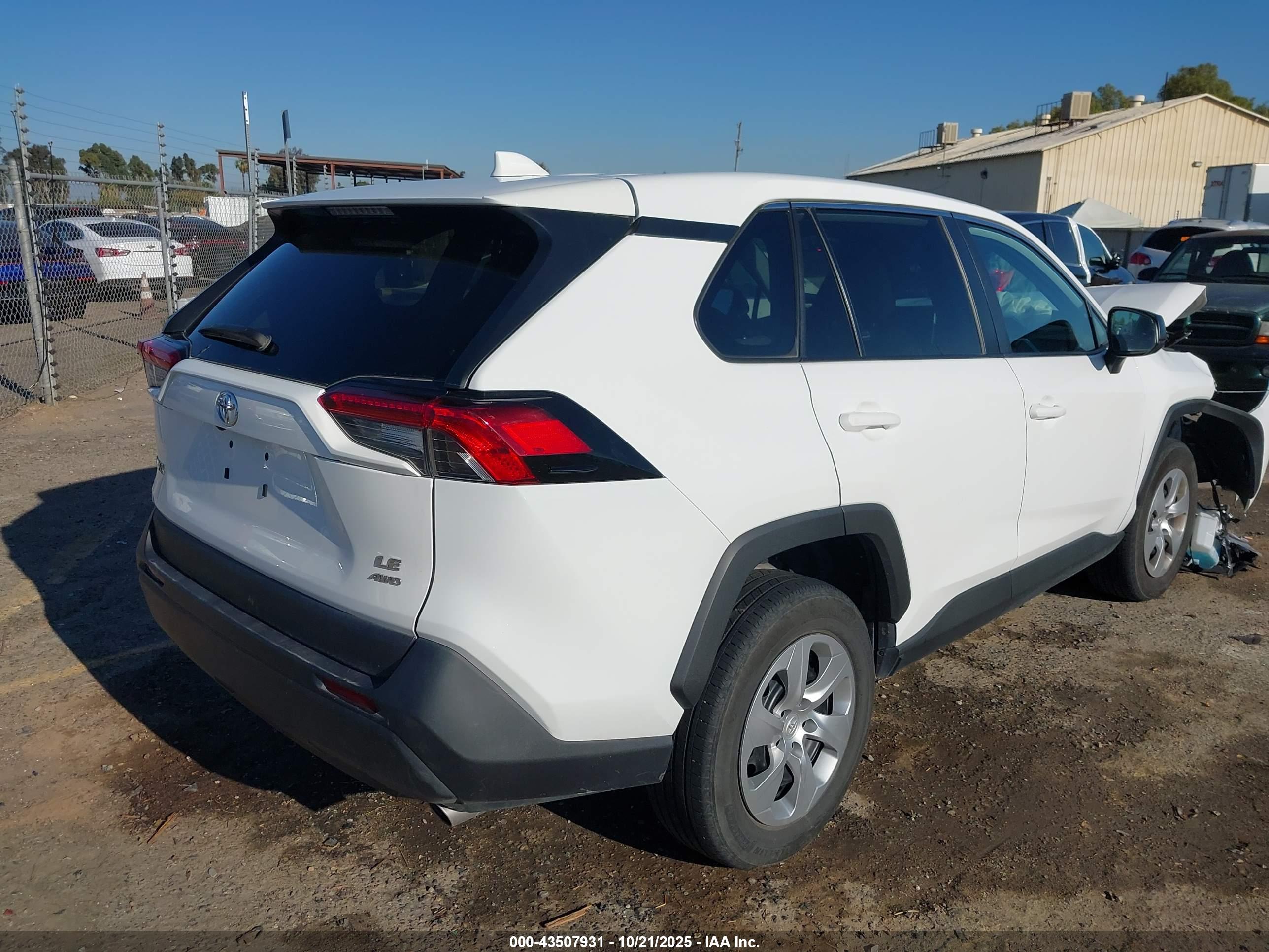 TOYOTA RAV4 image 4