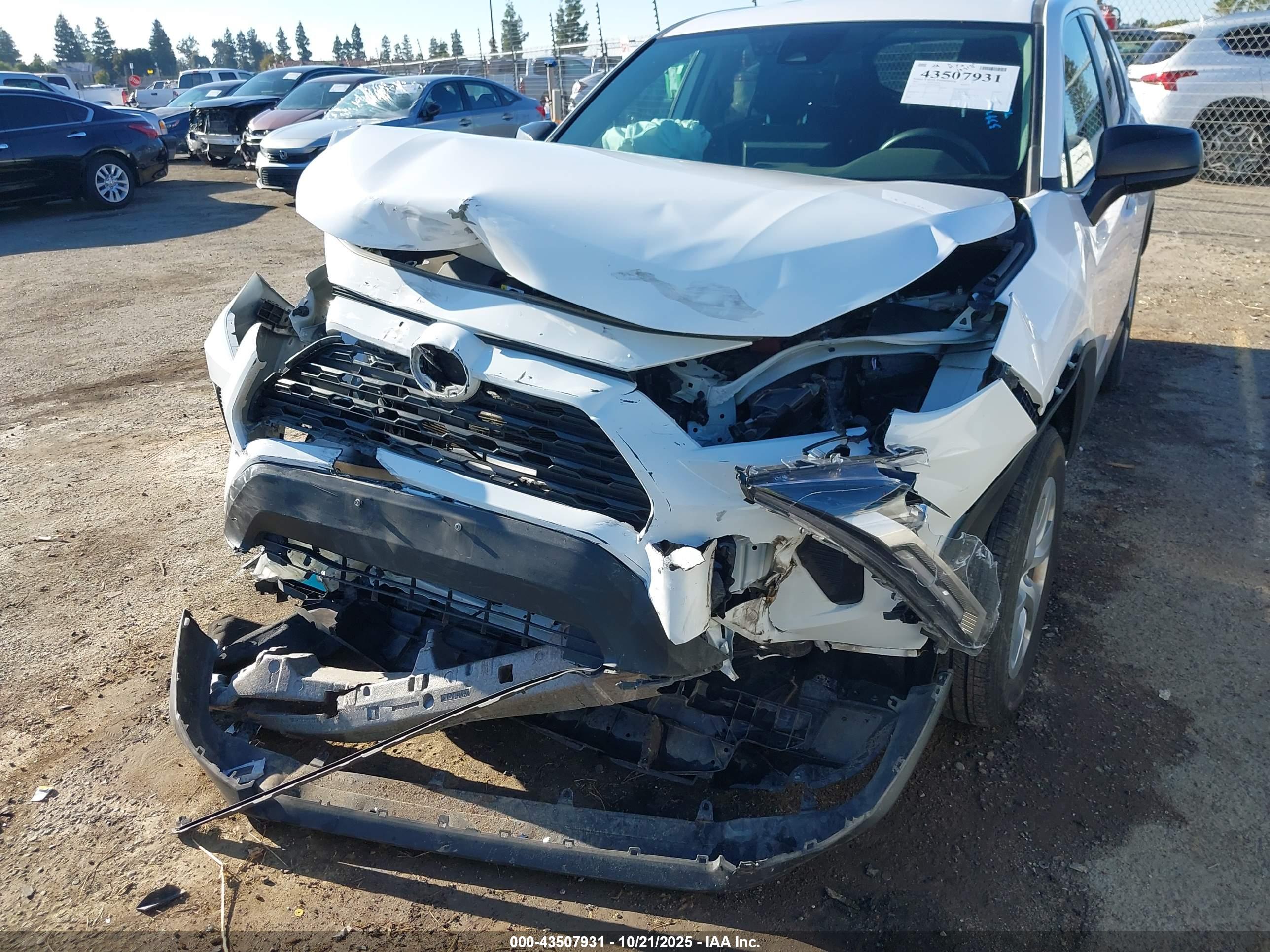 TOYOTA RAV4 image 6