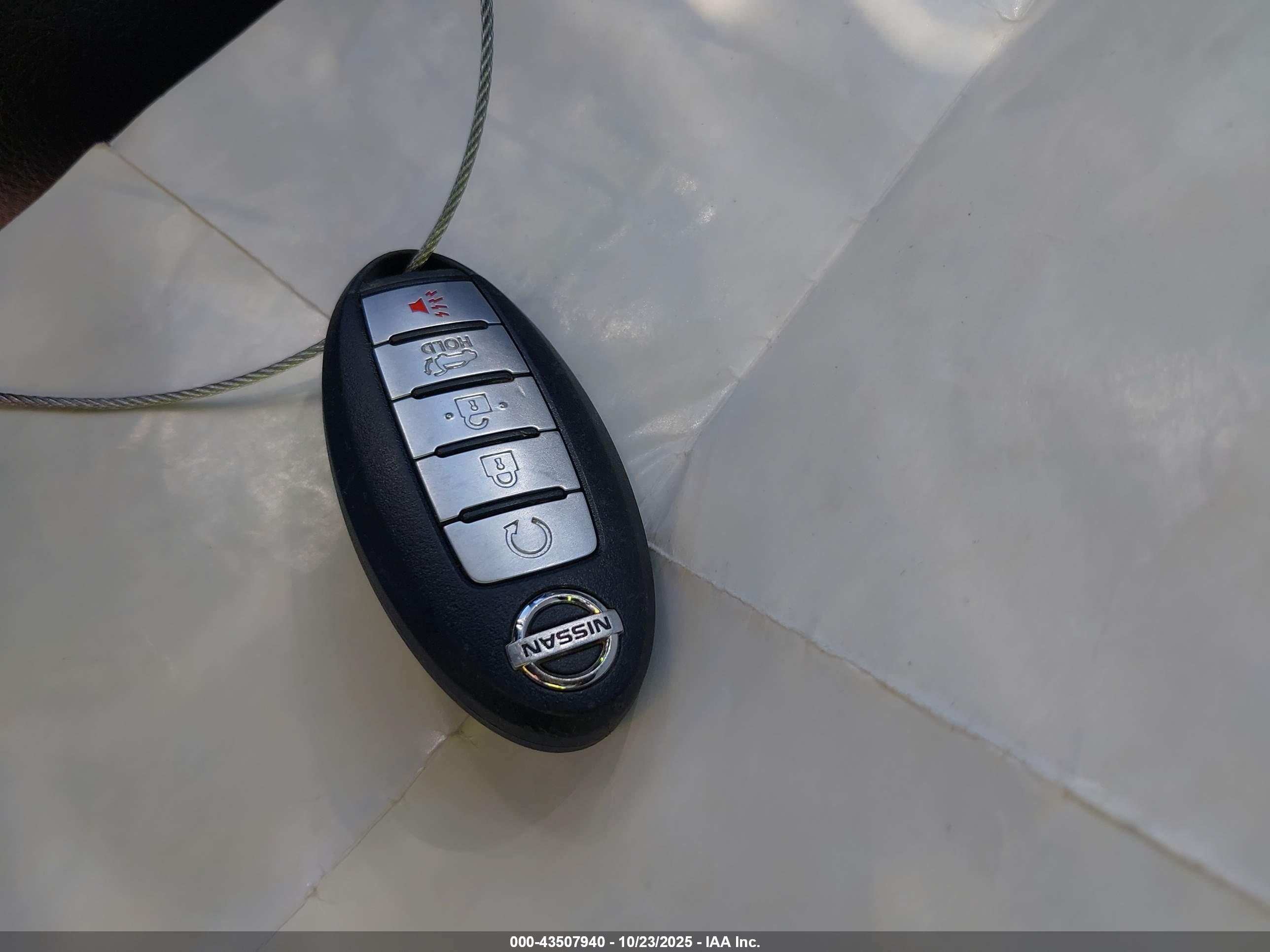 NISSAN ROGUE image 11