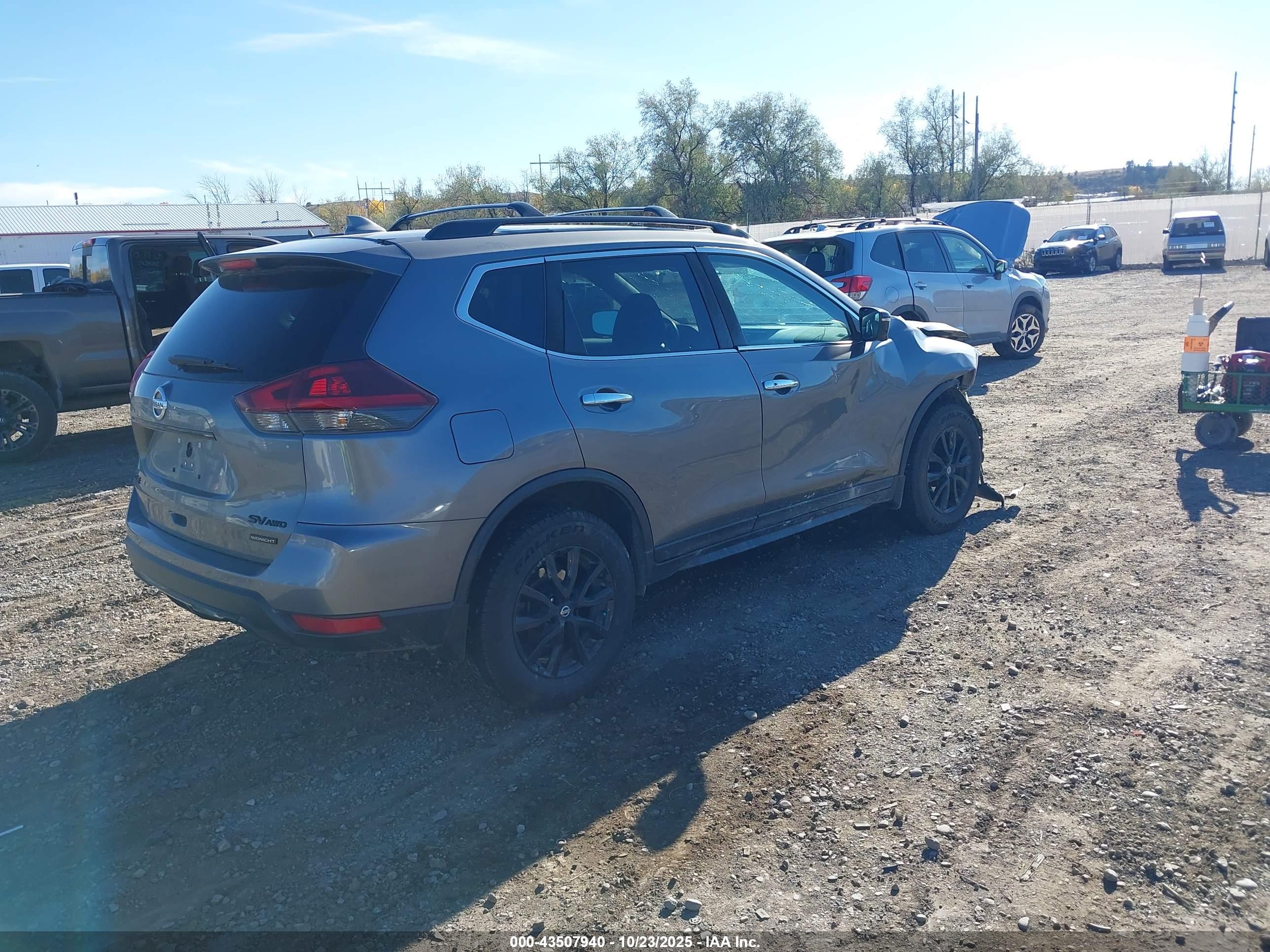 NISSAN ROGUE image 4