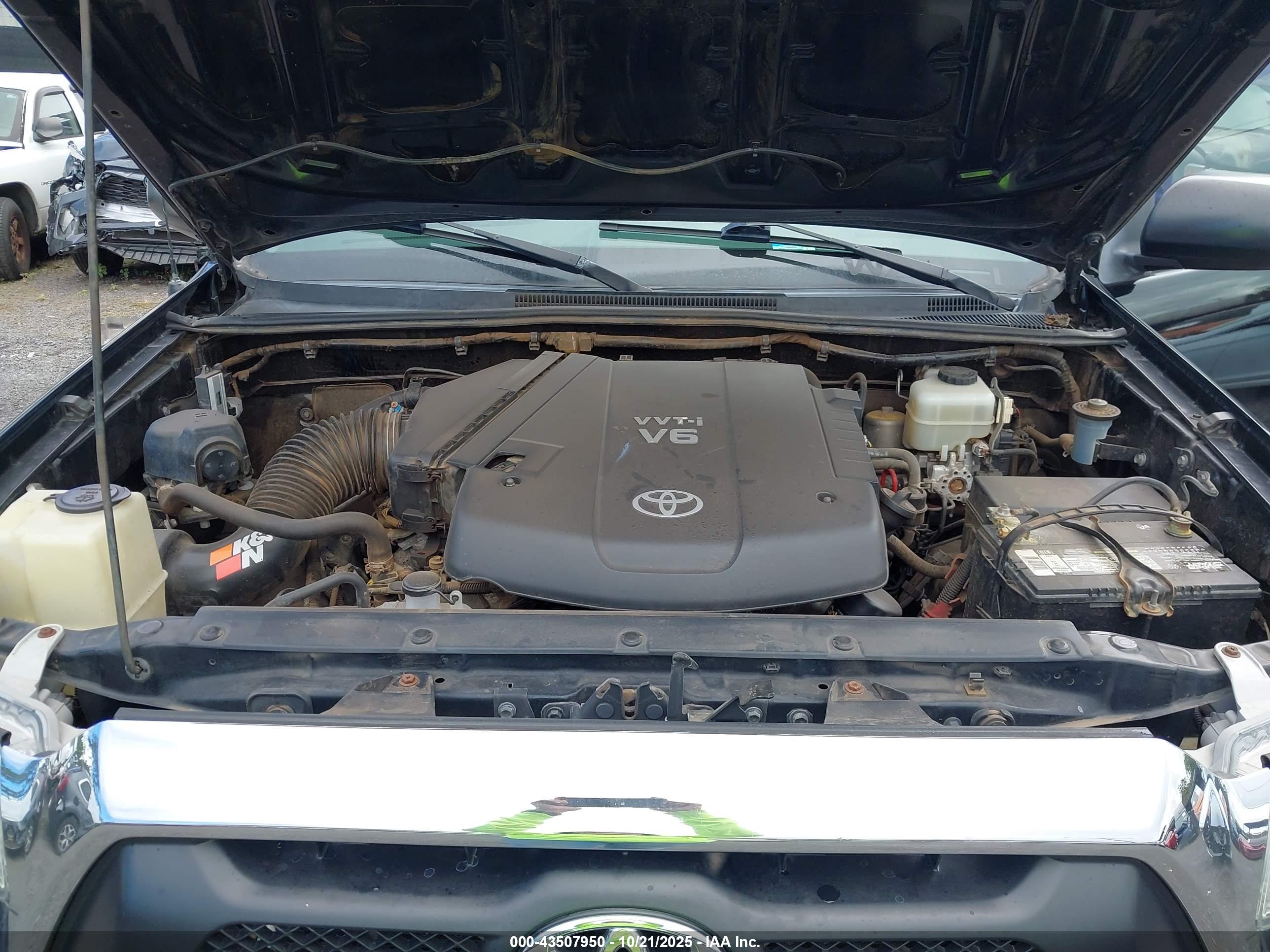 TOYOTA TACOMA image 10