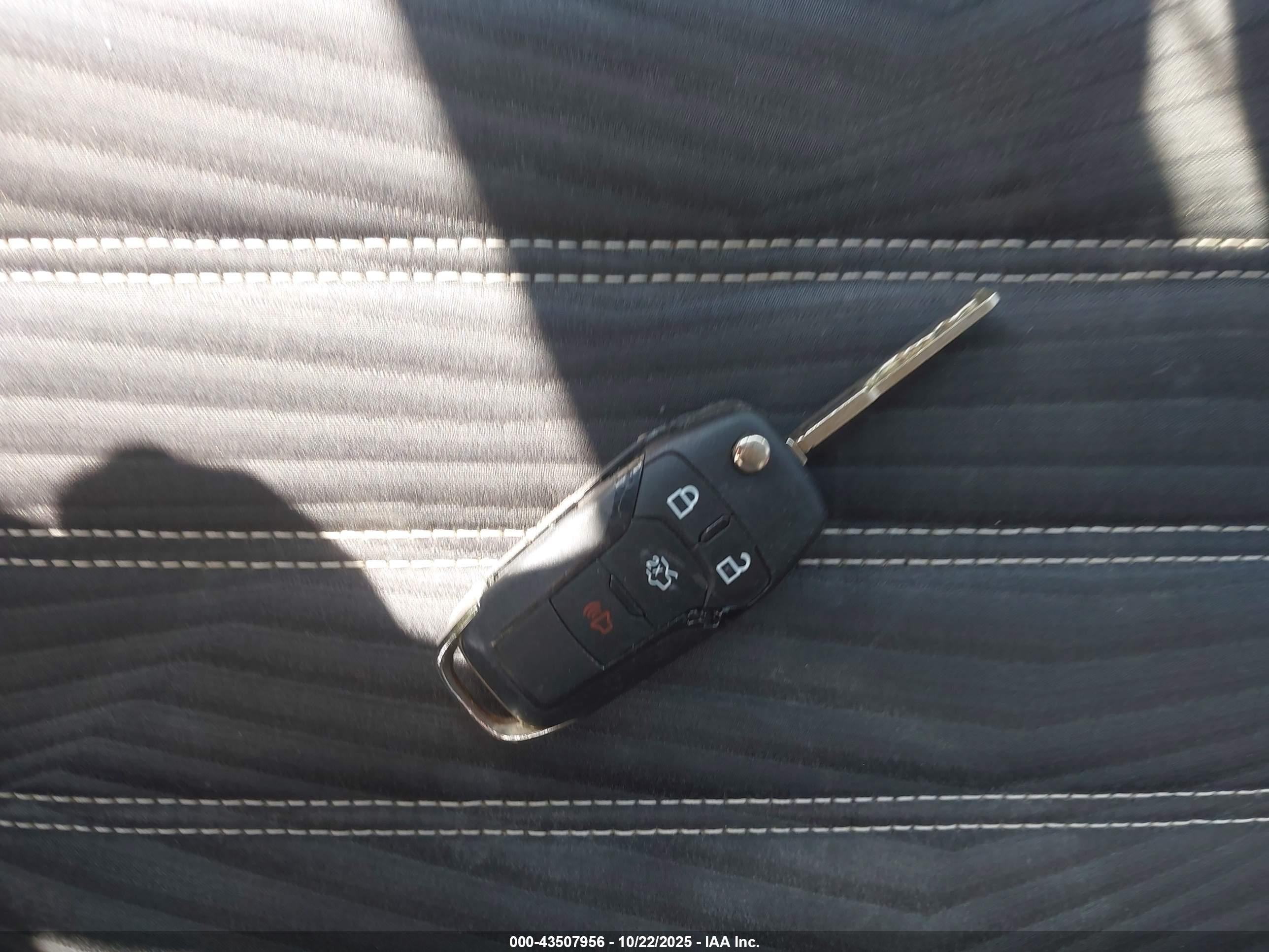 FORD FUSION image 11