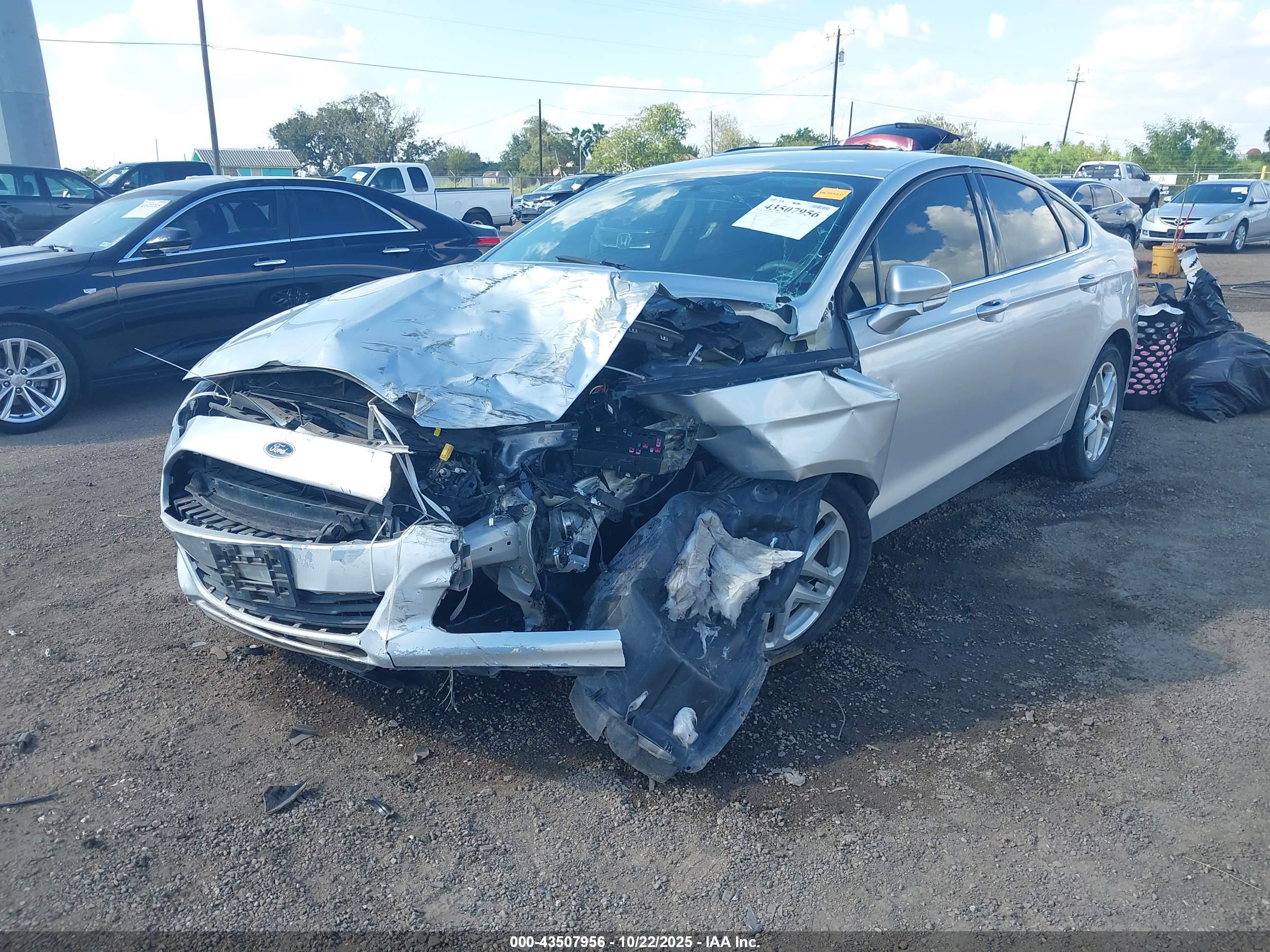 FORD FUSION image 2