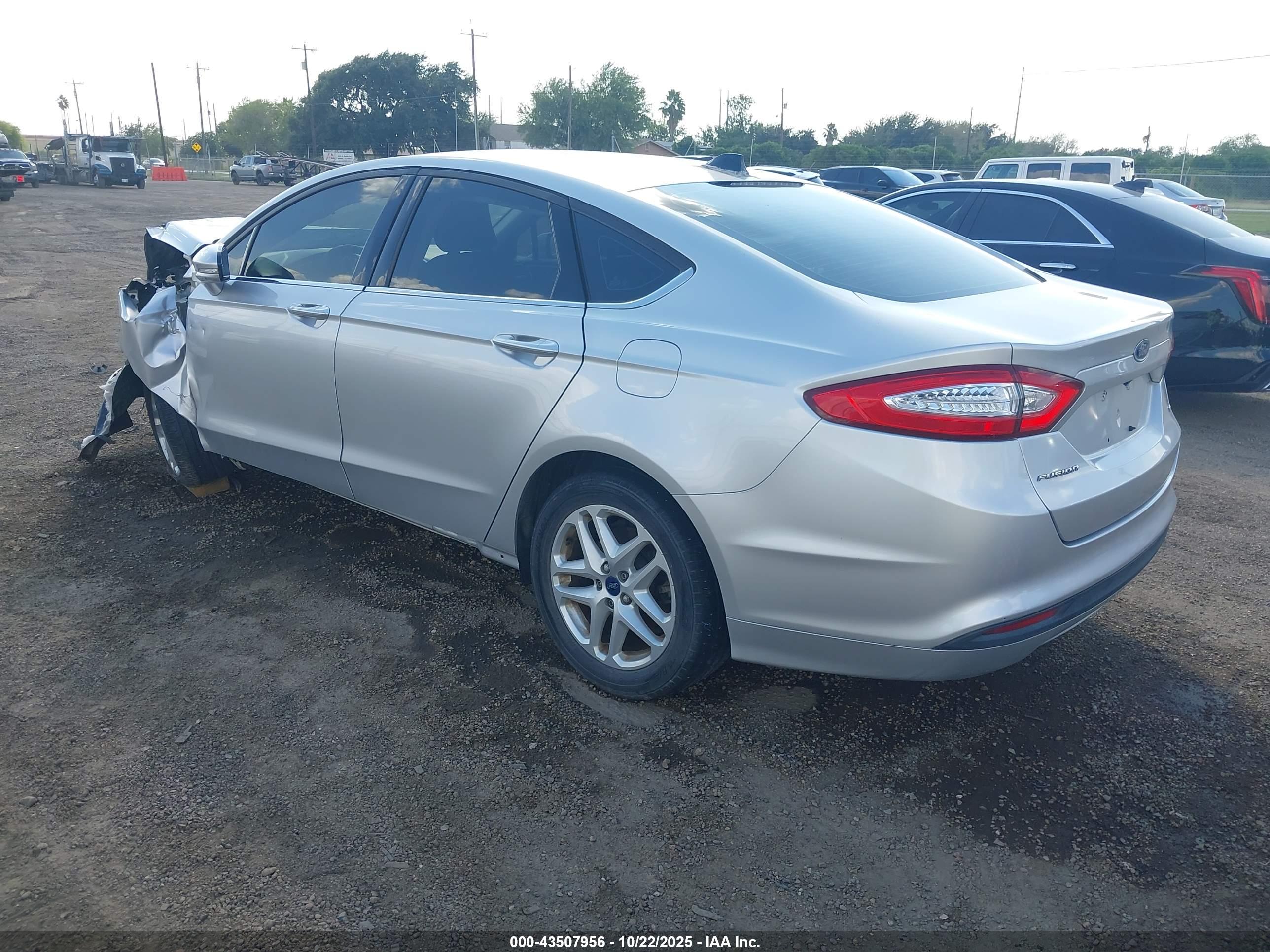 FORD FUSION image 3