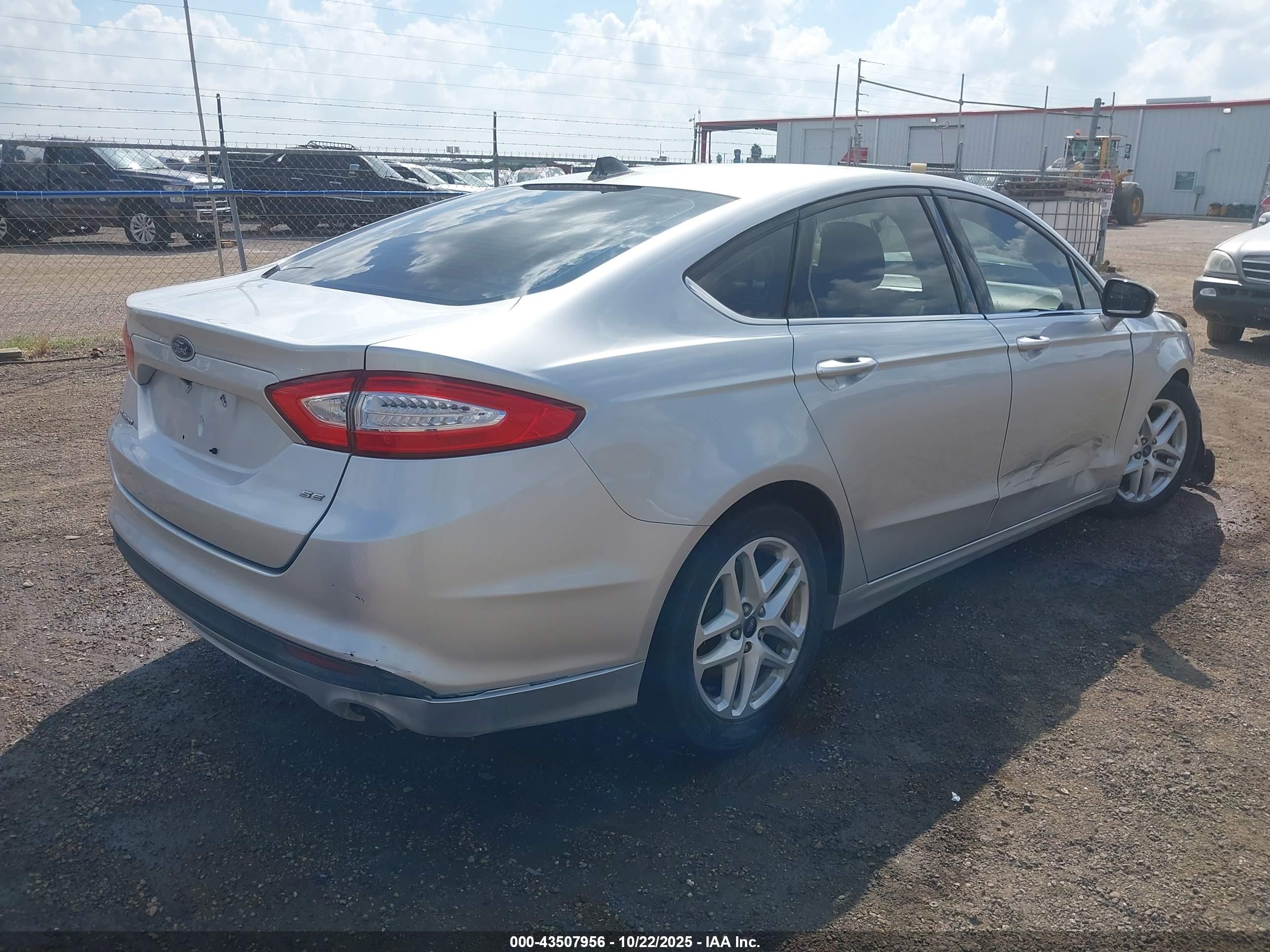 FORD FUSION image 4