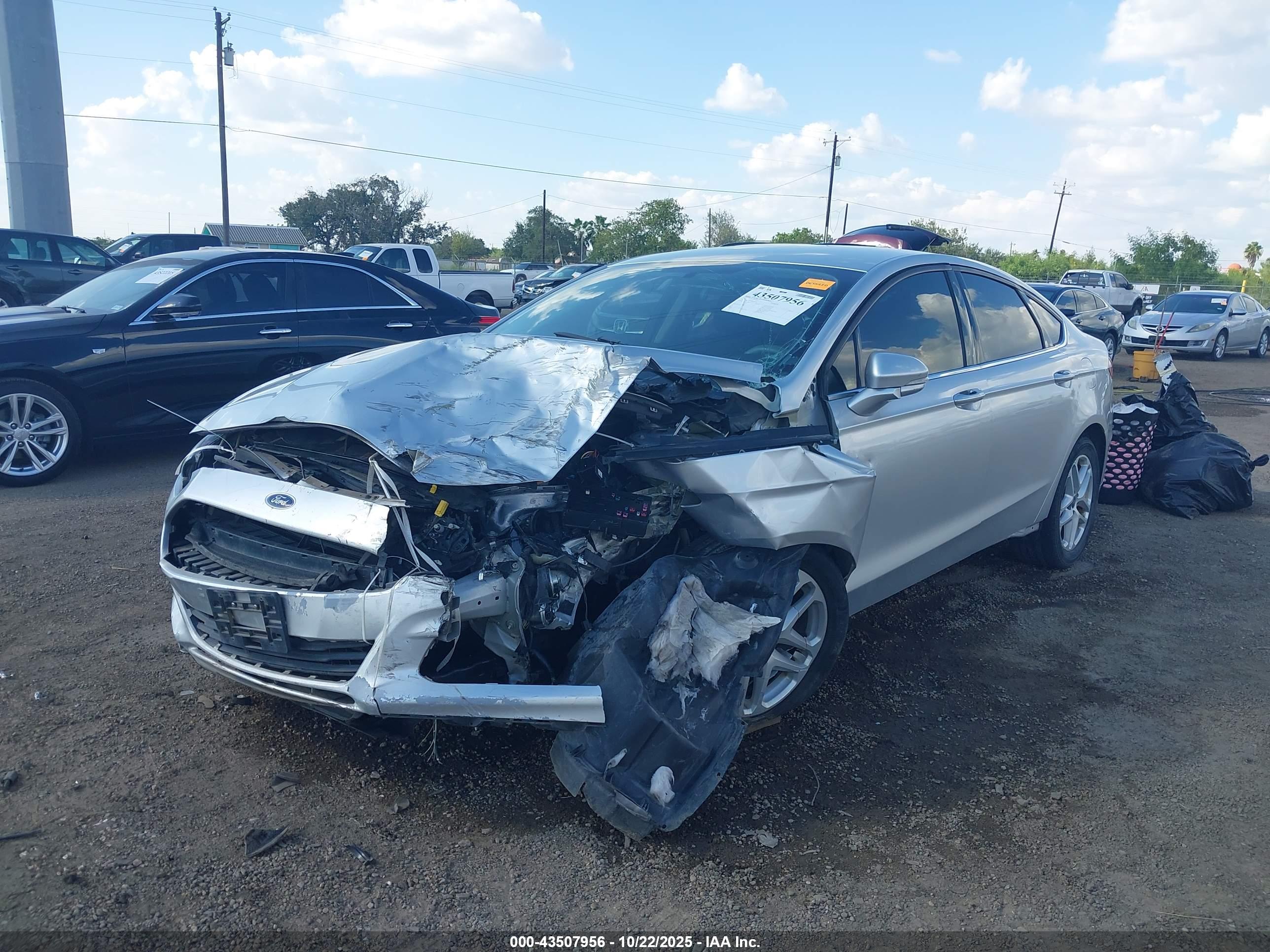 FORD FUSION image 6