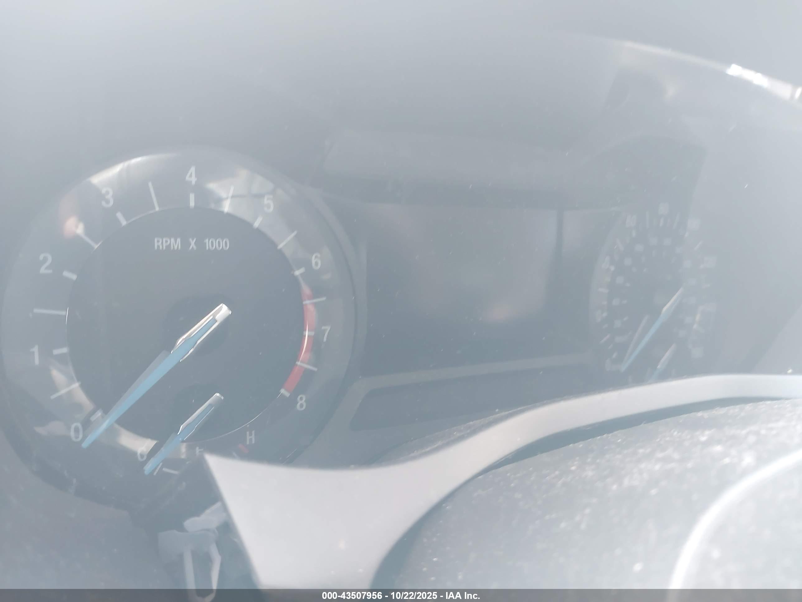 FORD FUSION image 7
