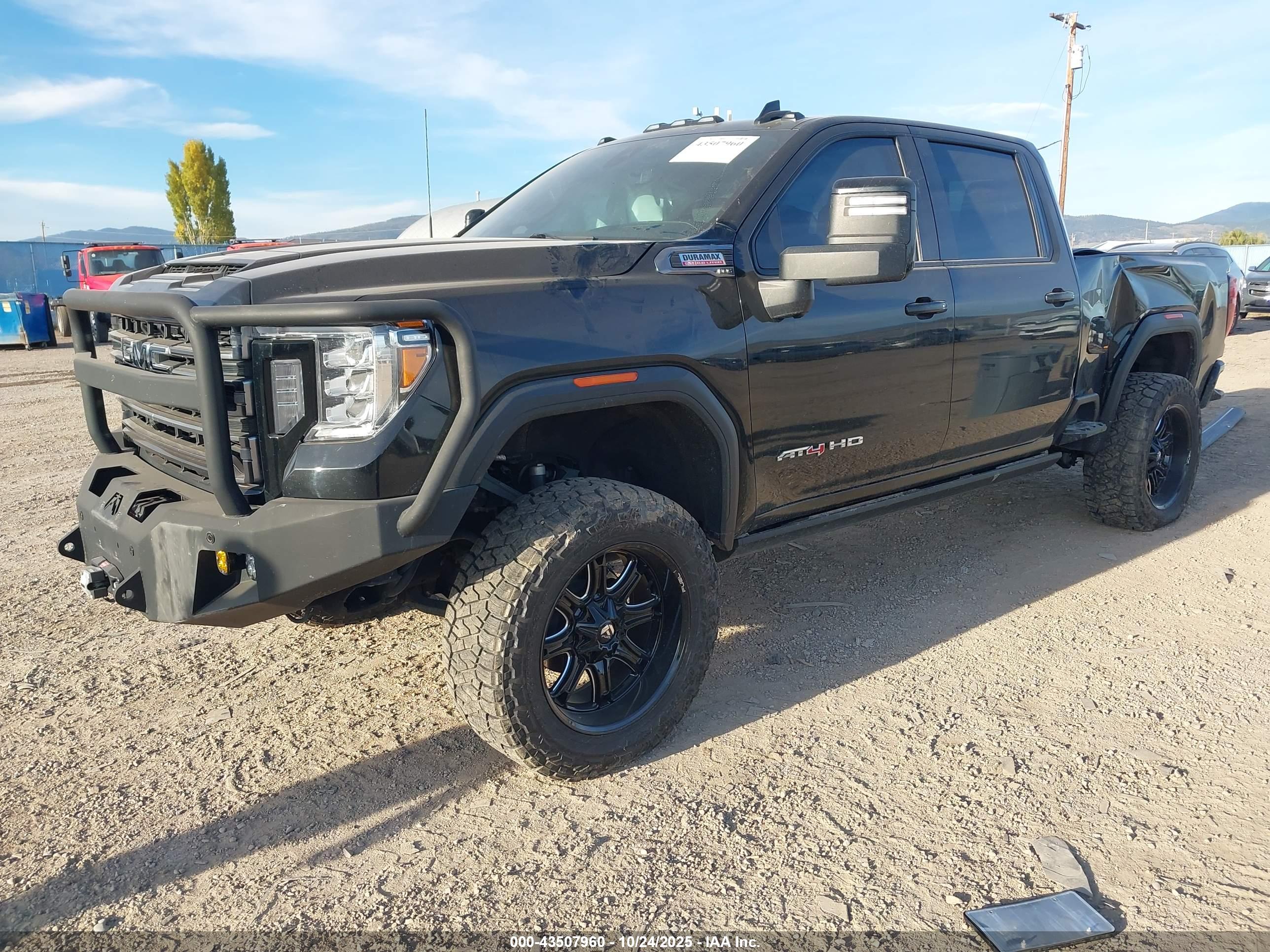 GMC SIERRA image 2